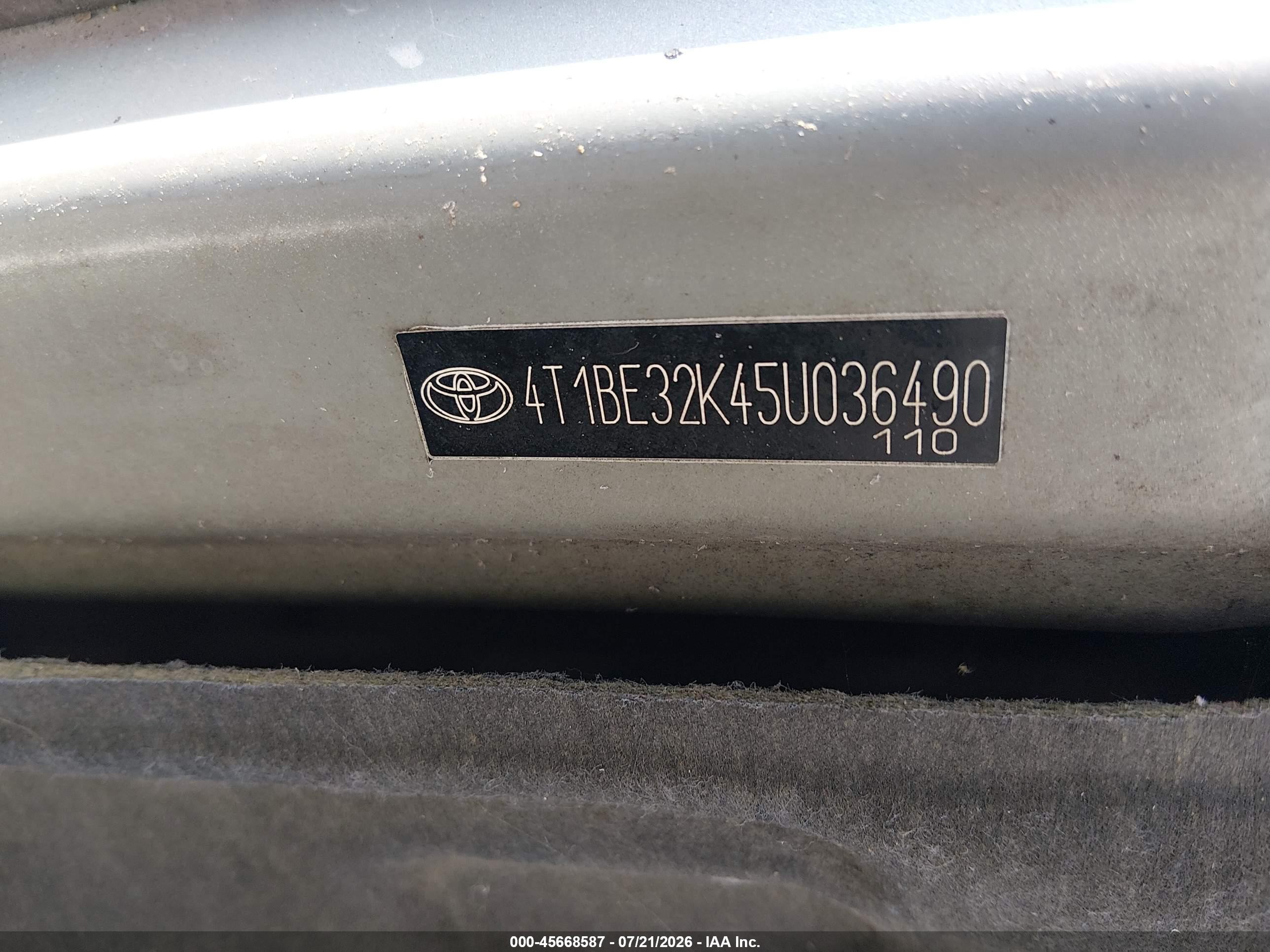 2005 Toyota Camry Le Silver vin: 4T1BE32K45U036490