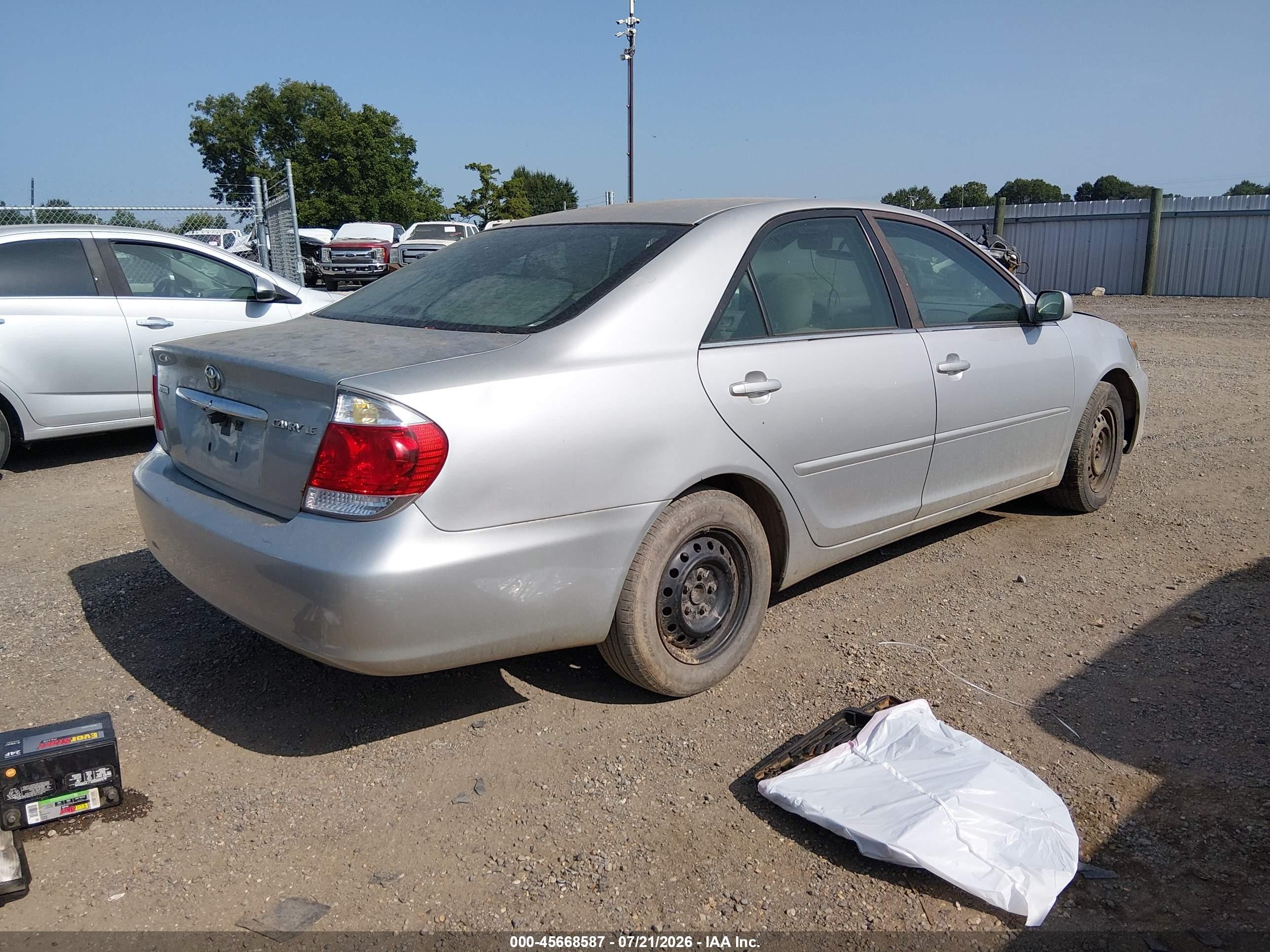2005 Toyota Camry Le Silver vin: 4T1BE32K45U036490
