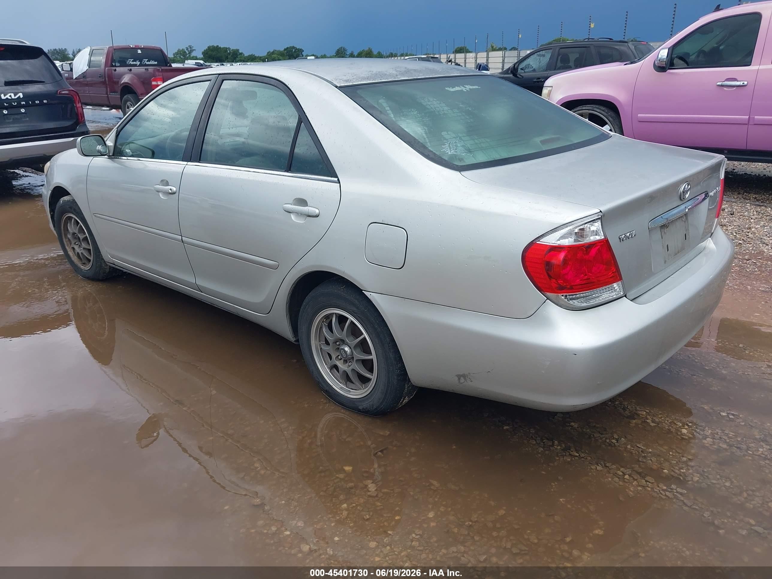 2005 Toyota Camry Le Silver vin: 4T1BE32K45U046386