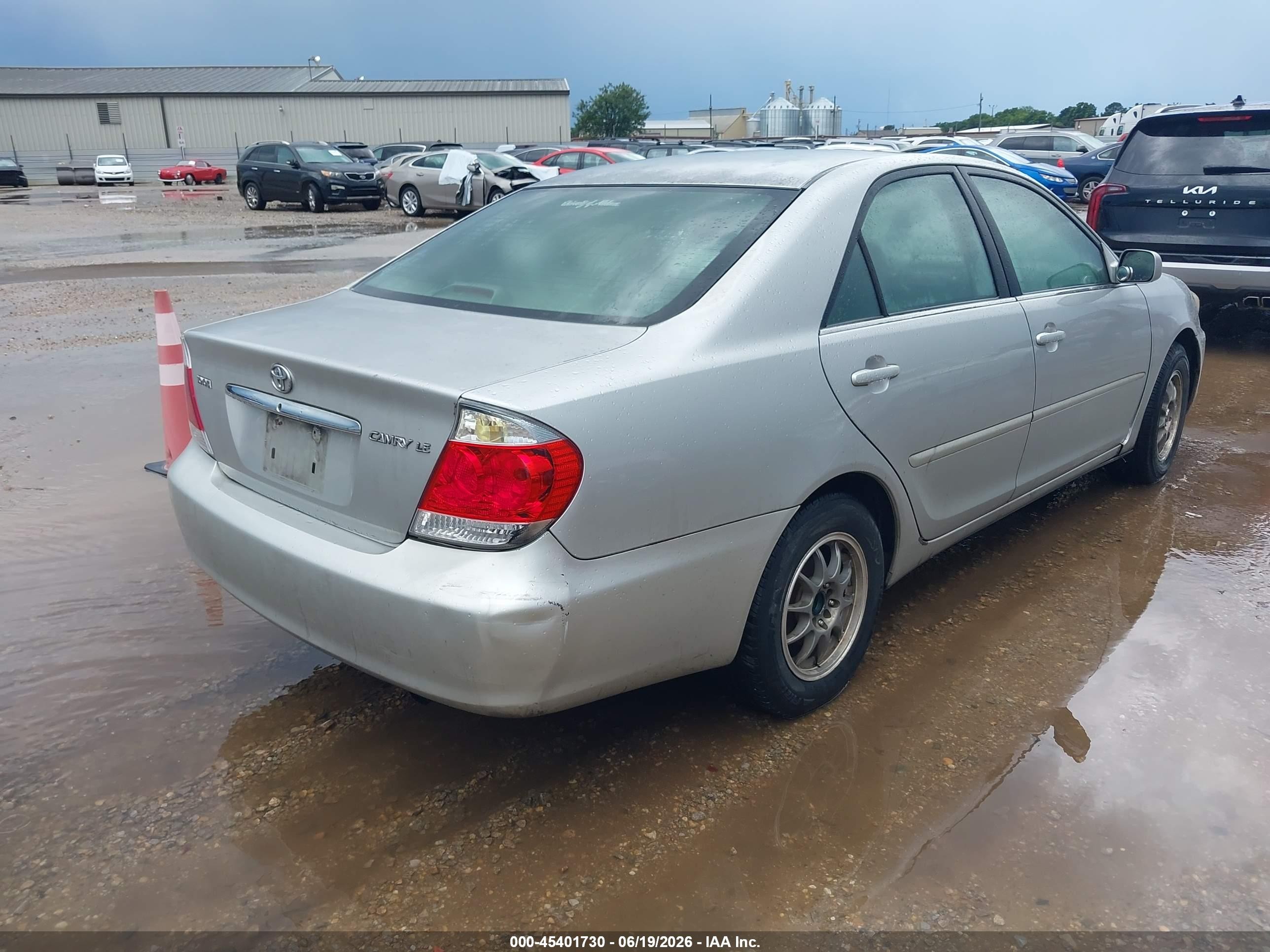 2005 Toyota Camry Le Silver vin: 4T1BE32K45U046386