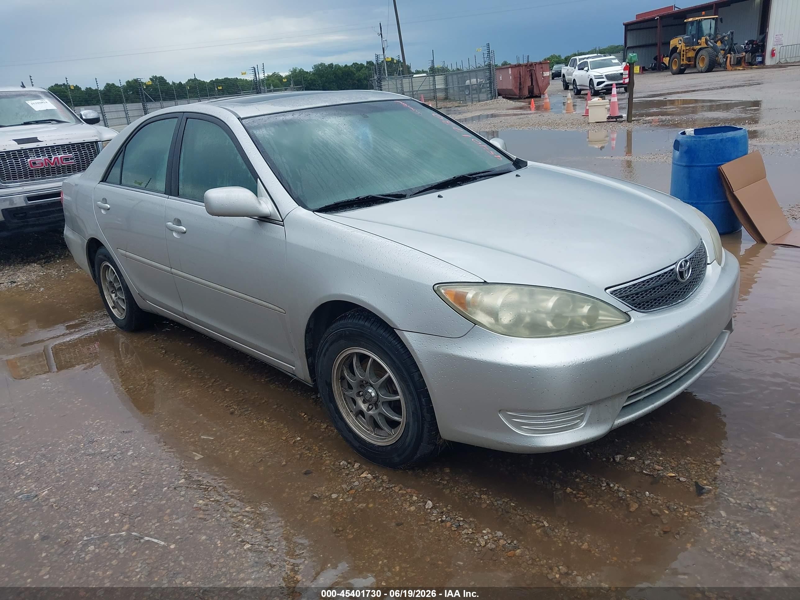 2005 Toyota Camry Le Silver vin: 4T1BE32K45U046386