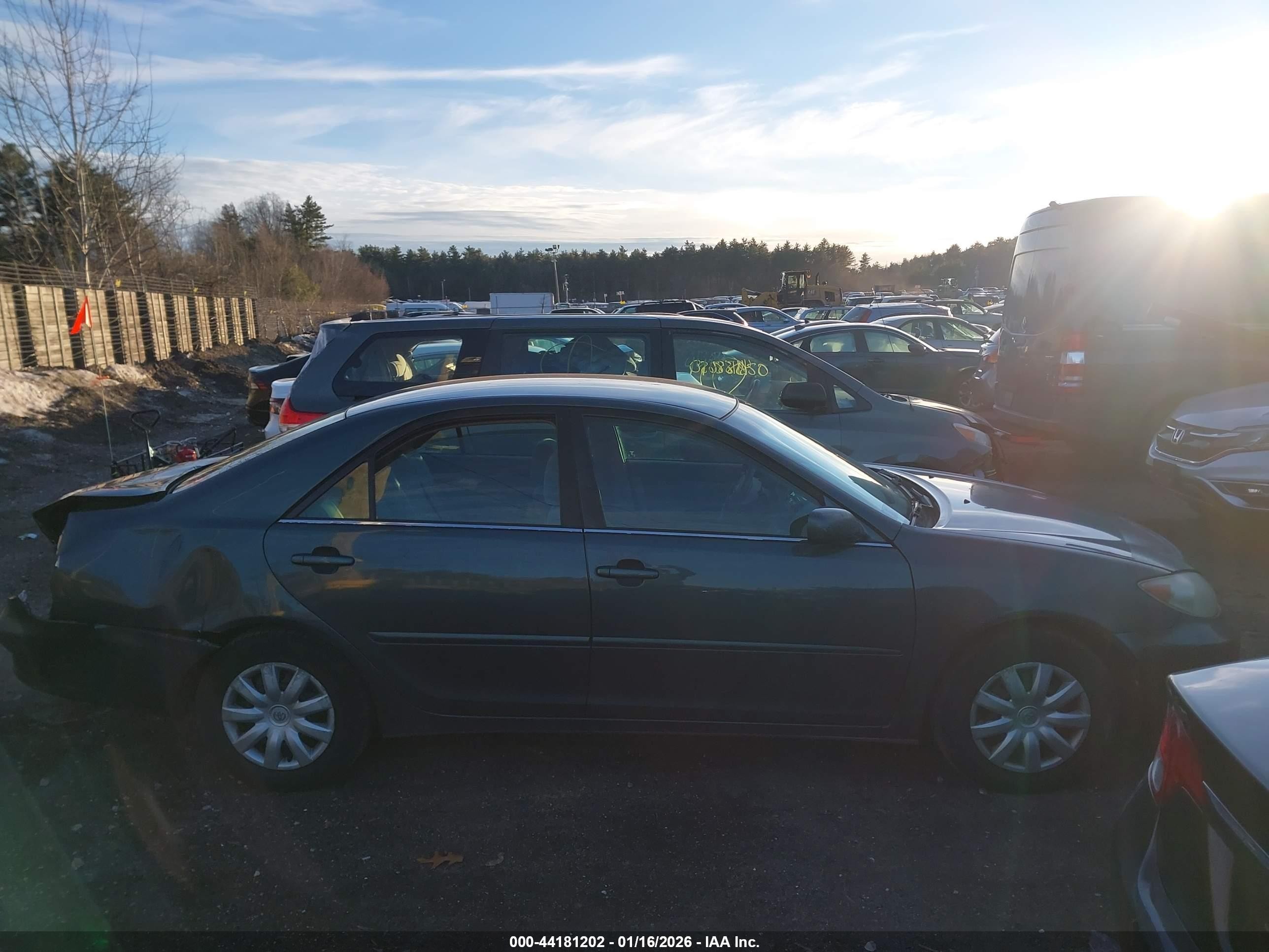 2005 Toyota Camry Le Green vin: 4T1BE32K45U061311
