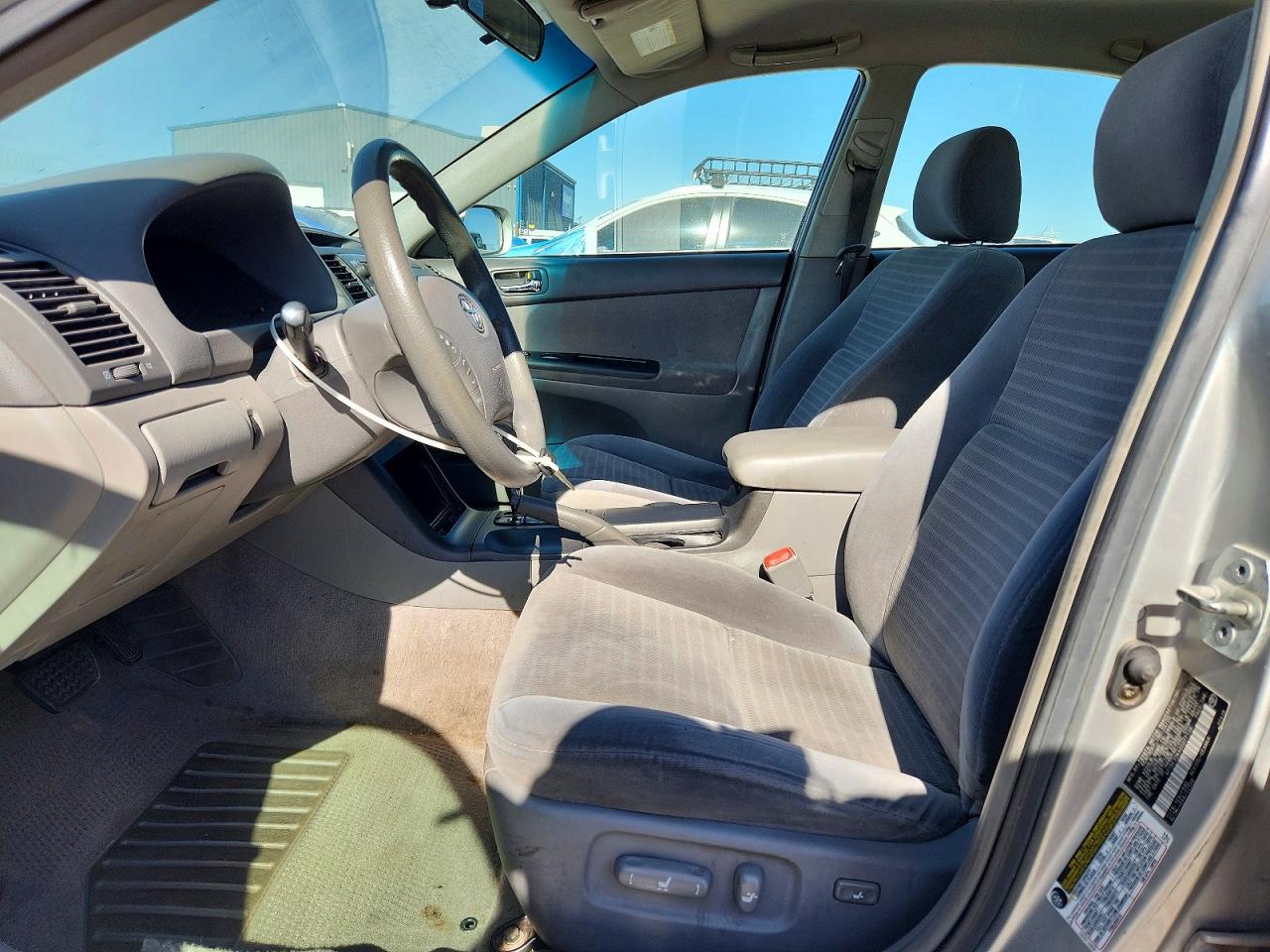 2005 Toyota Camry Le Silver vin: 4T1BE32K45U077136