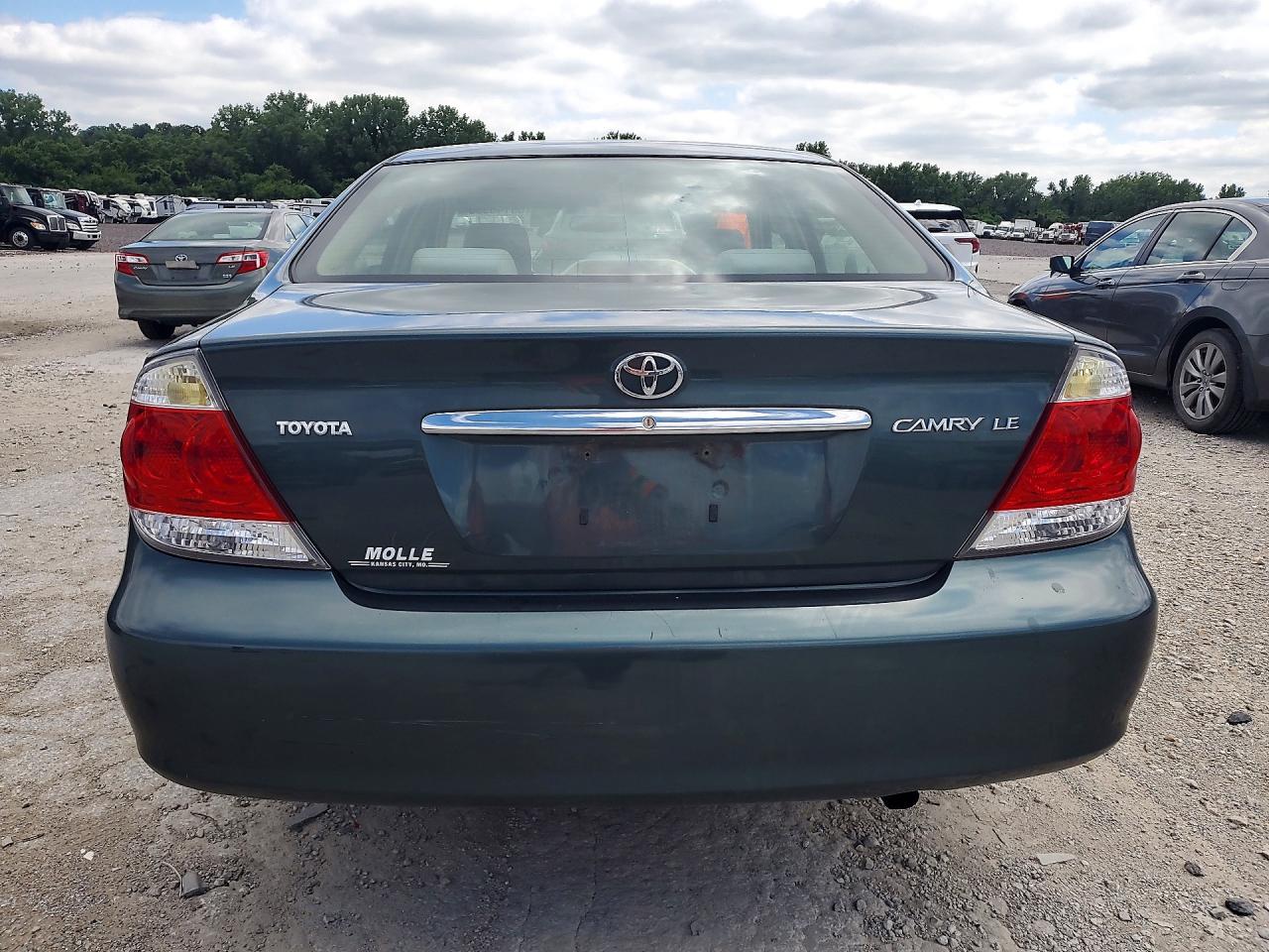 2005 Toyota Camry Le Green vin: 4T1BE32K45U088718