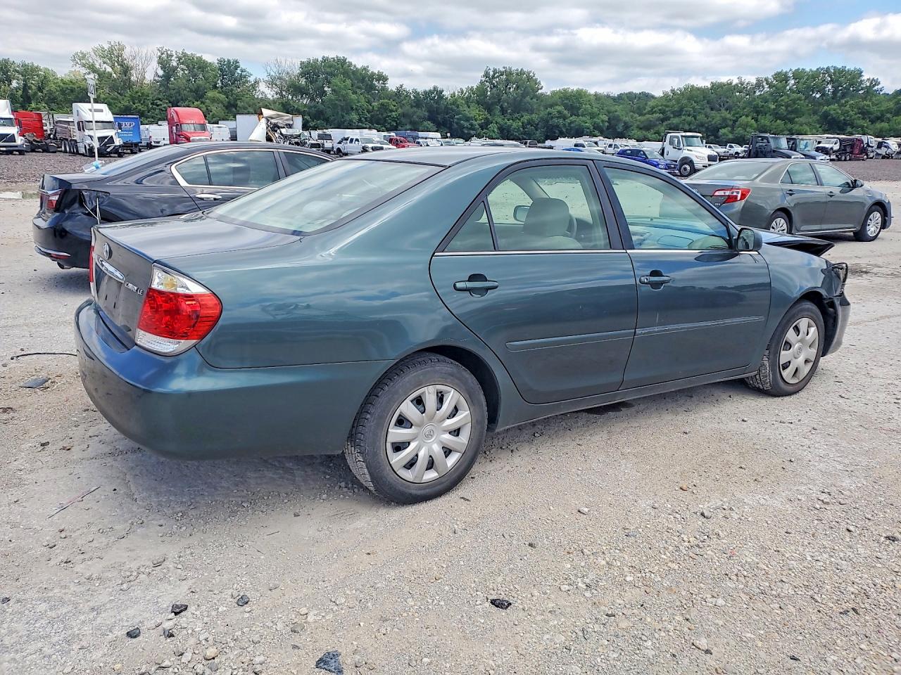 2005 Toyota Camry Le Green vin: 4T1BE32K45U088718