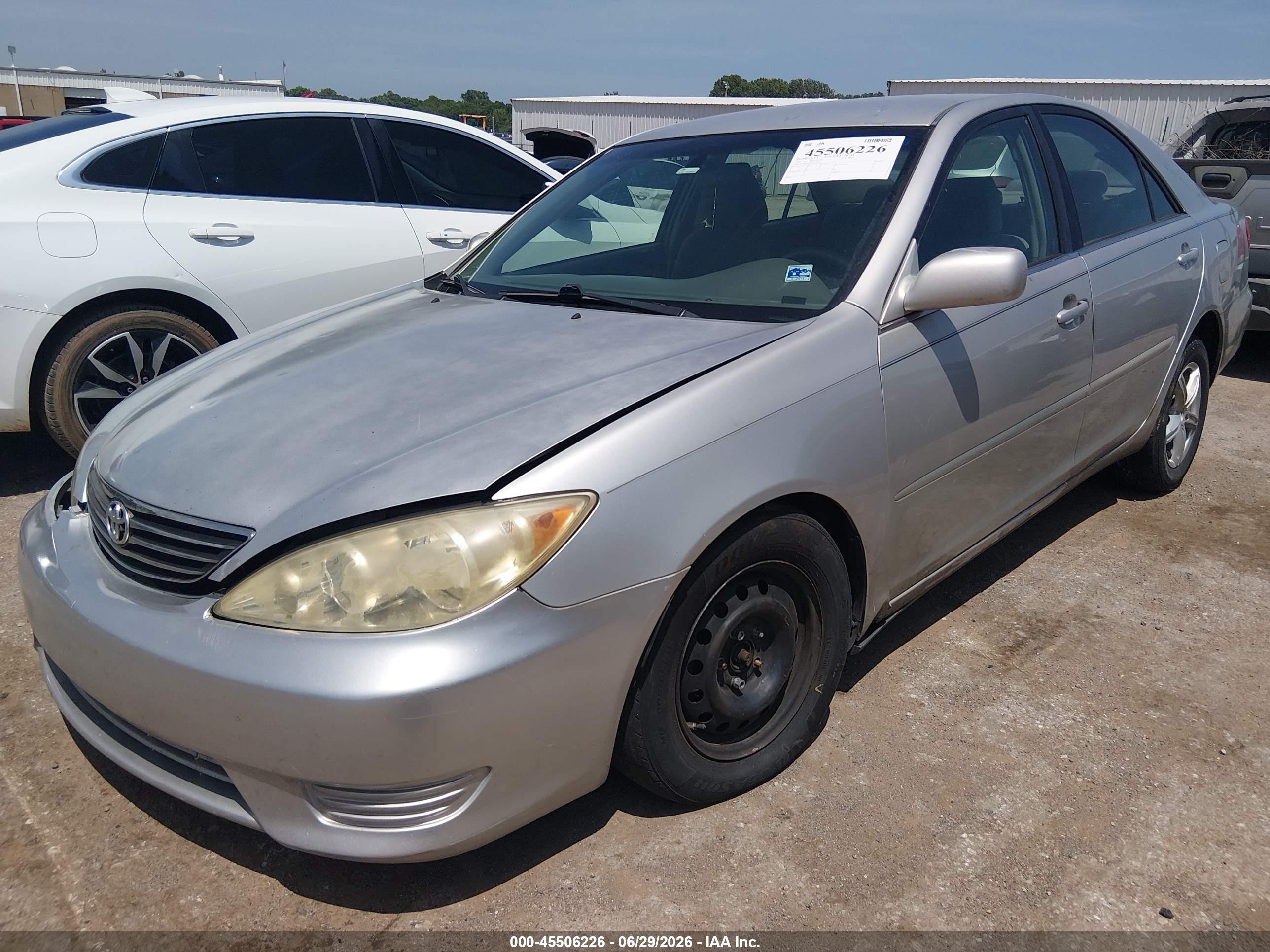 2005 Toyota Camry Le Silver vin: 4T1BE32K45U510423