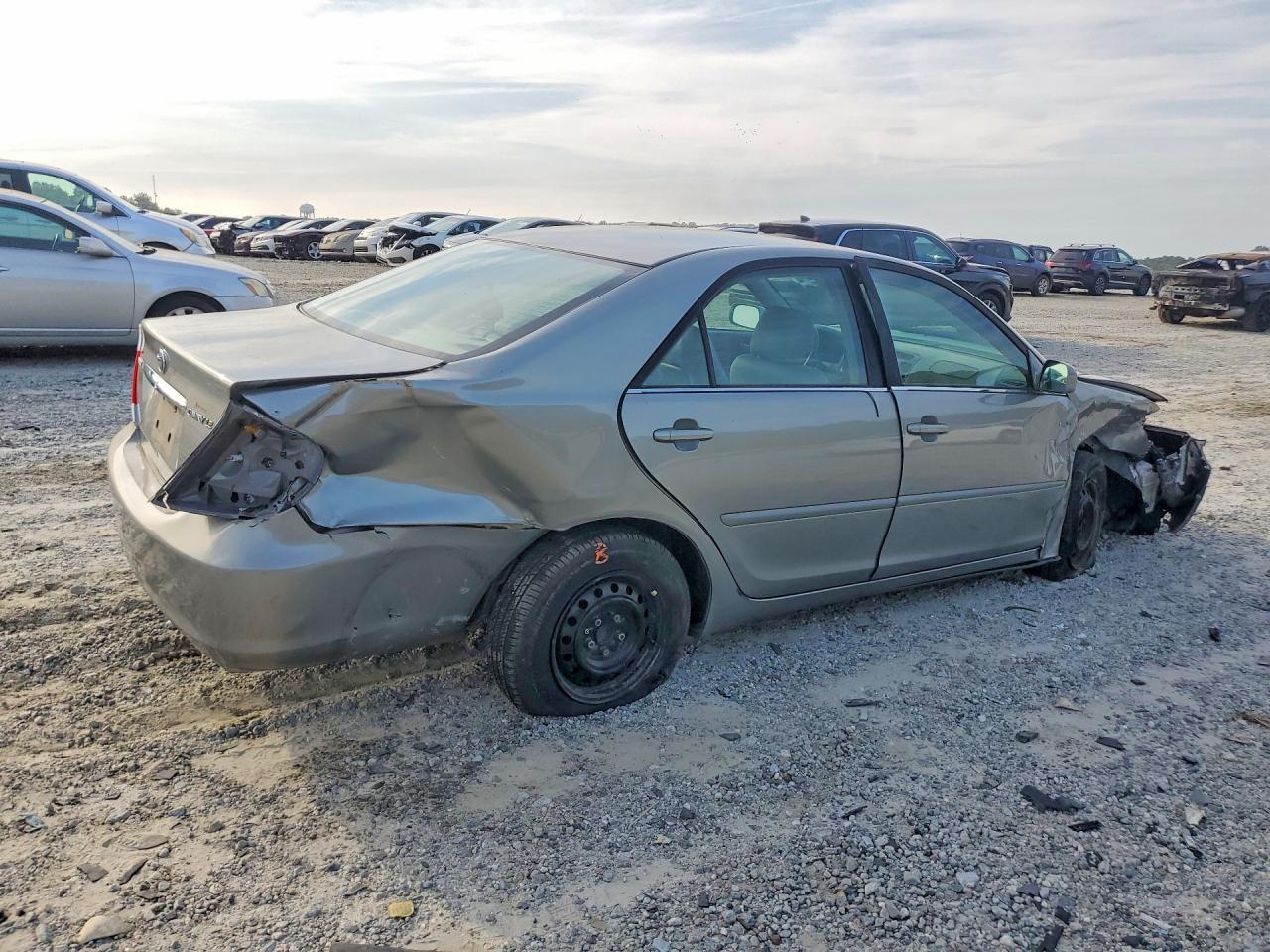 2005 Toyota Camry Le Gray vin: 4T1BE32K45U517937