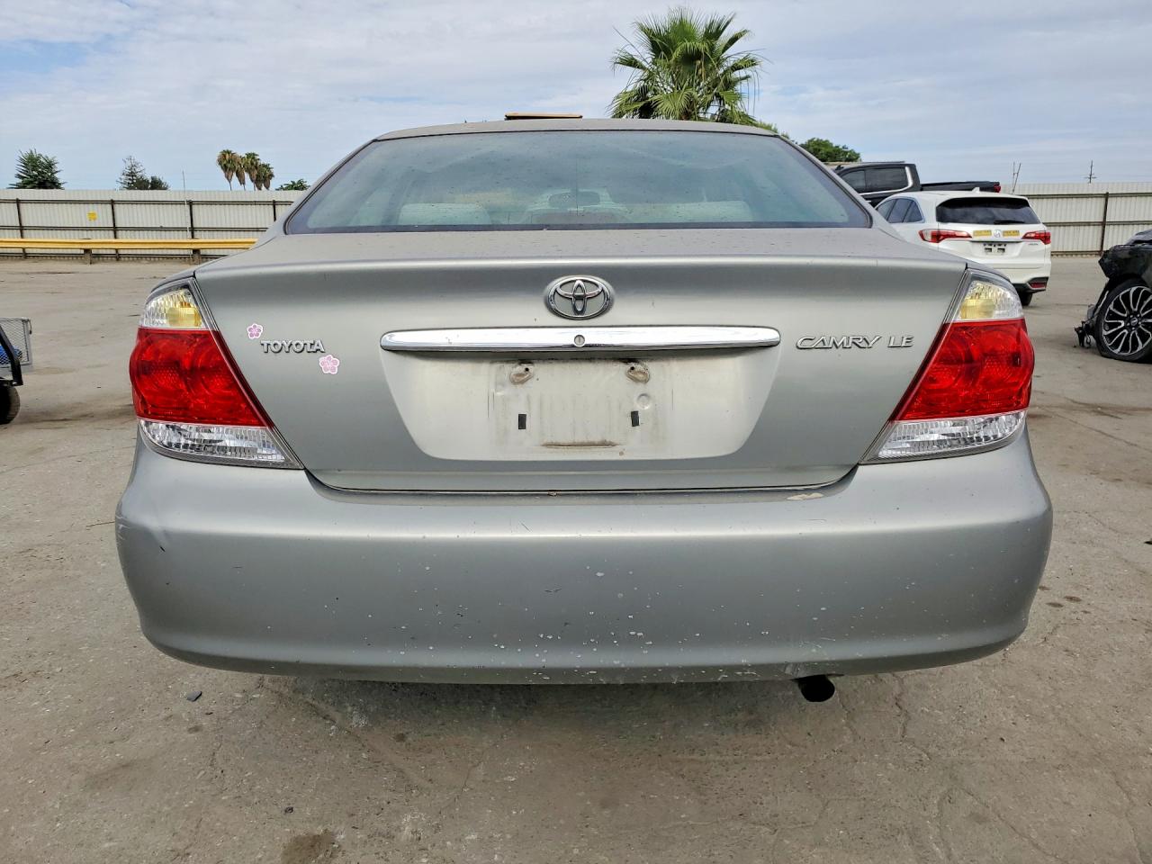 2005 Toyota Camry Le Silver vin: 4T1BE32K45U551408