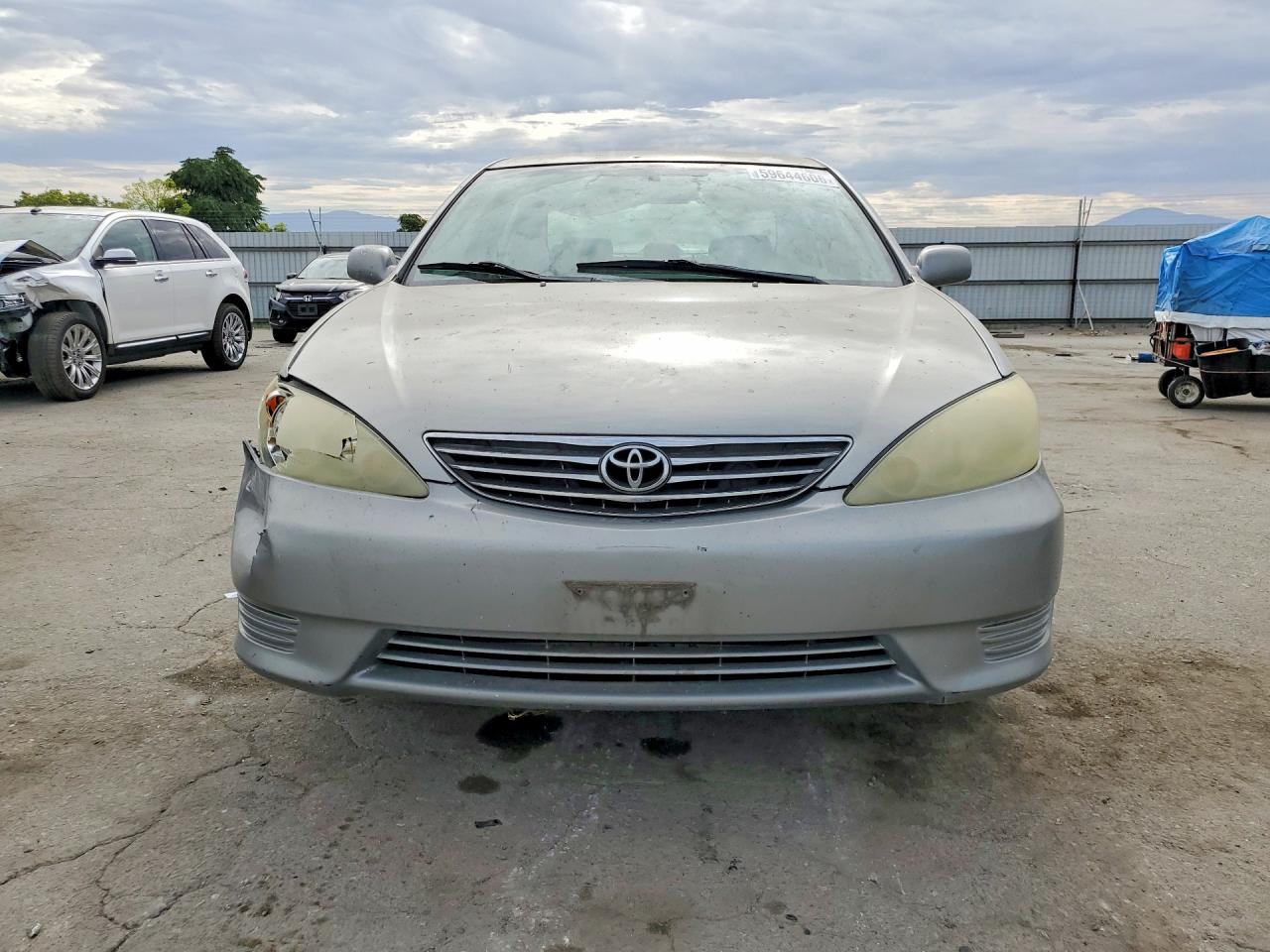 2005 Toyota Camry Le Silver vin: 4T1BE32K45U551408