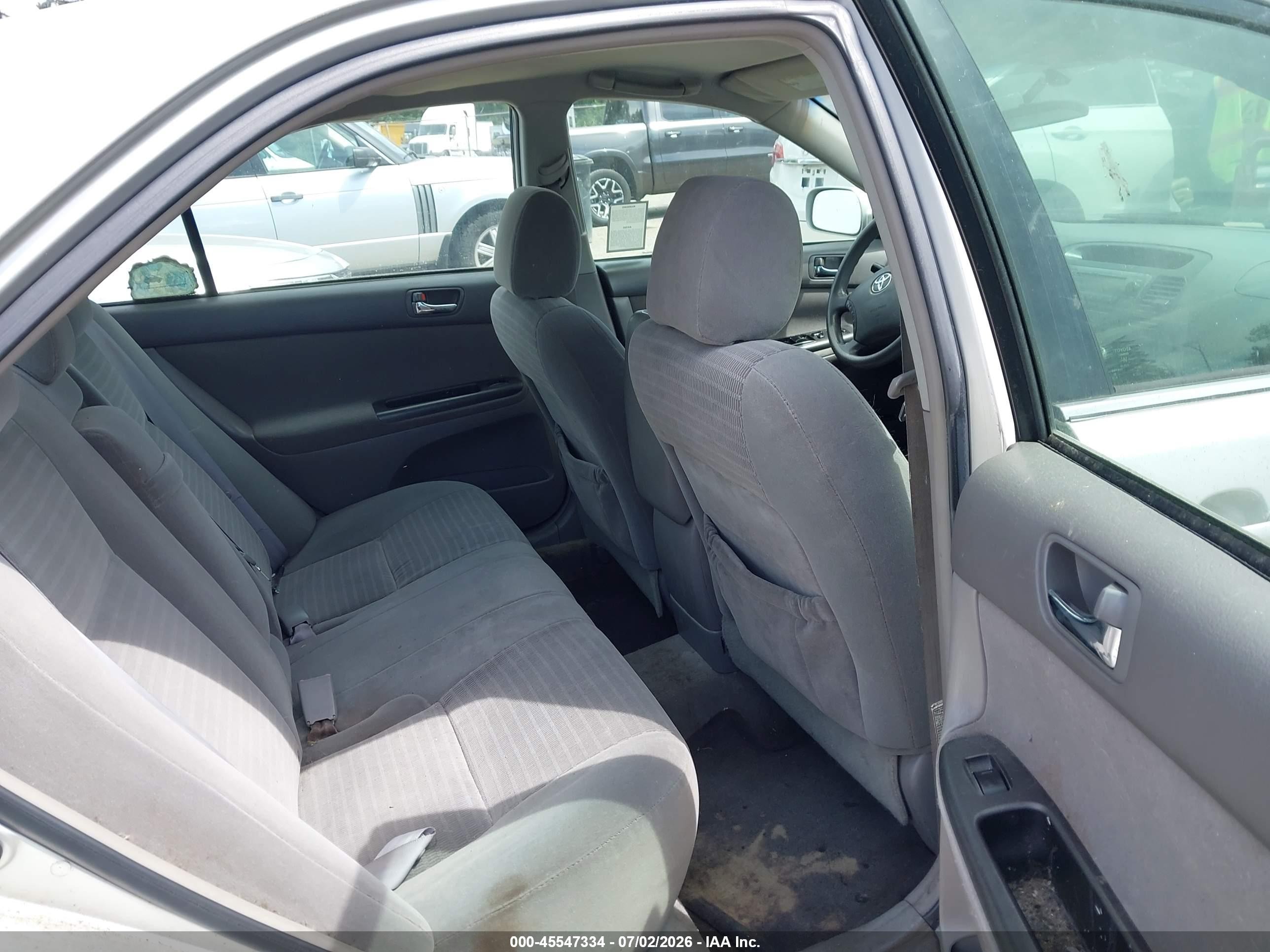 2005 Toyota Camry Le Silver vin: 4T1BE32K45U555054