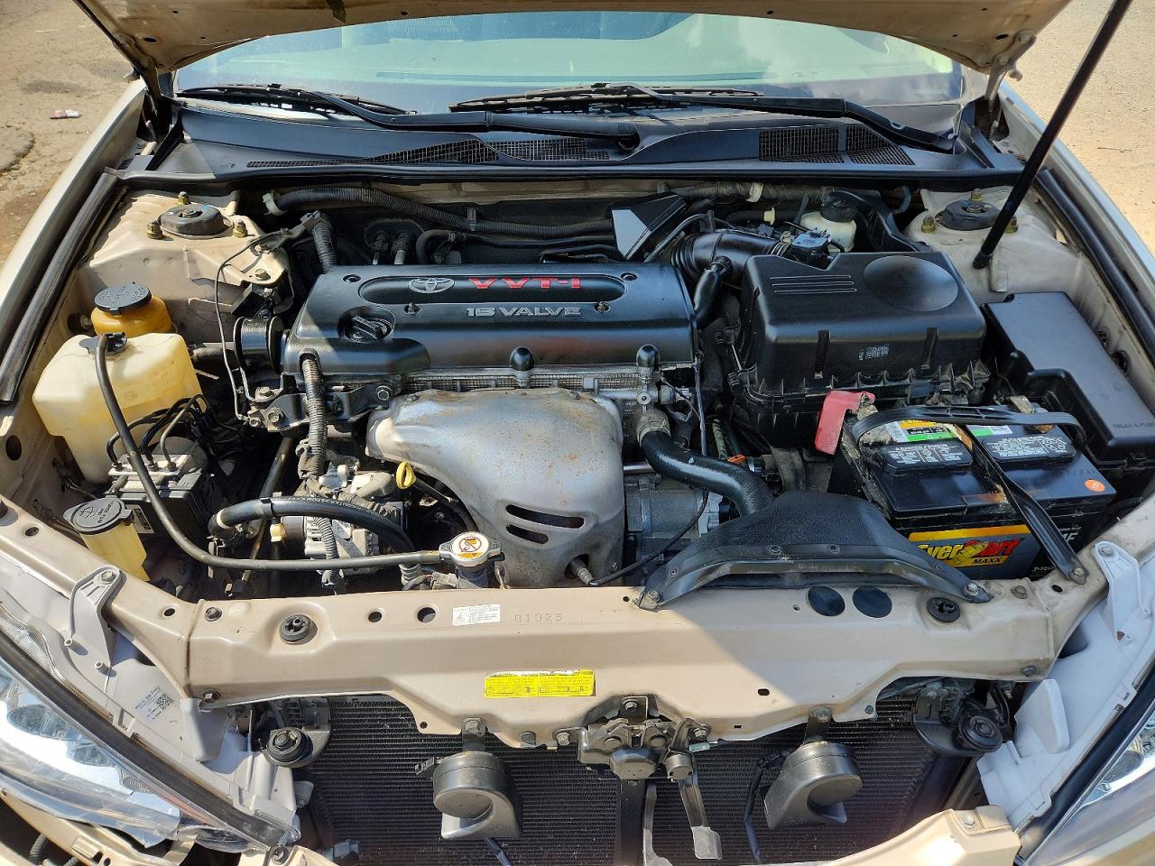 2005 Toyota Camry Le Gold vin: 4T1BE32K45U570492