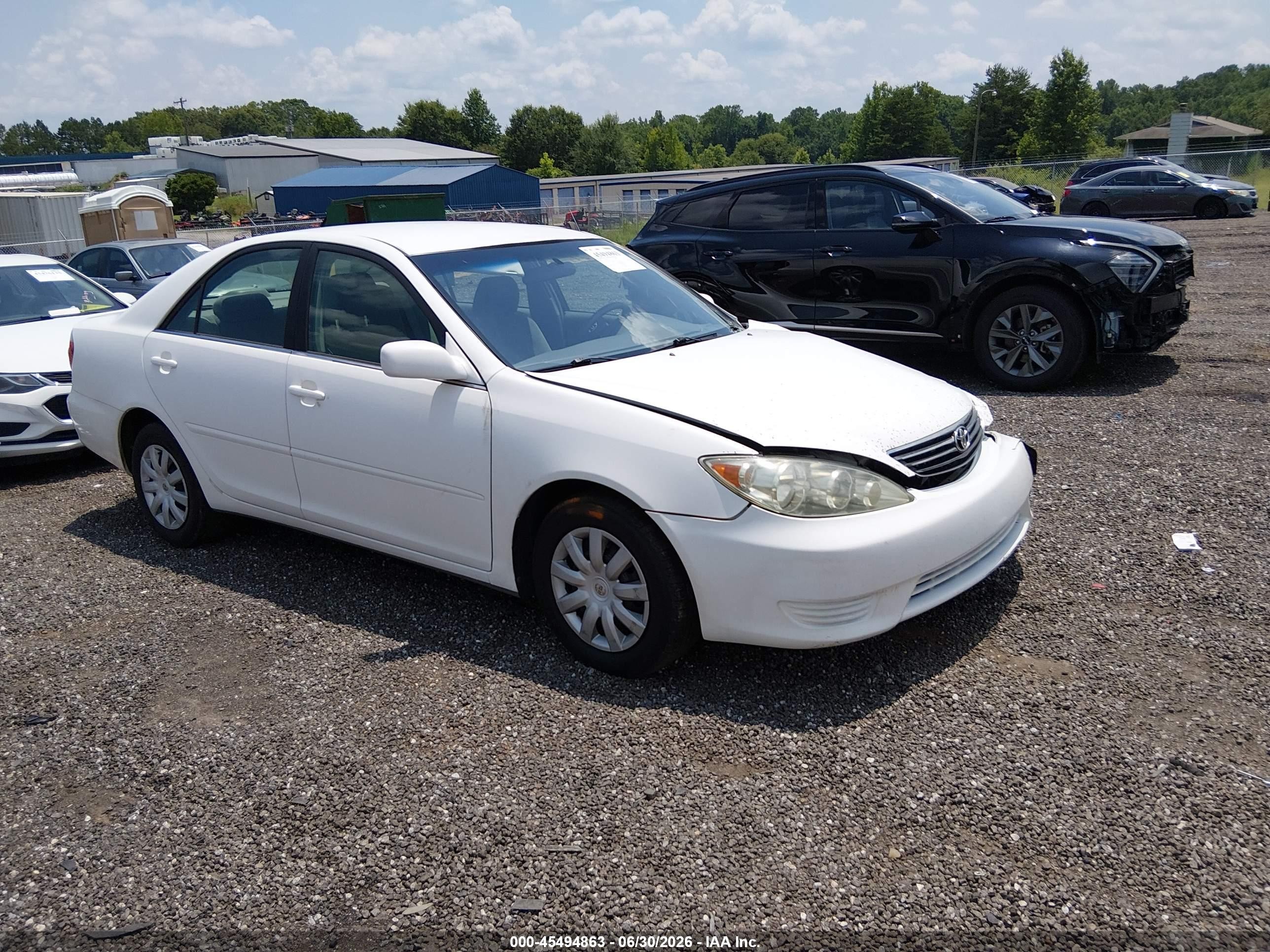 2005 Toyota Camry Le White vin: 4T1BE32K45U611428