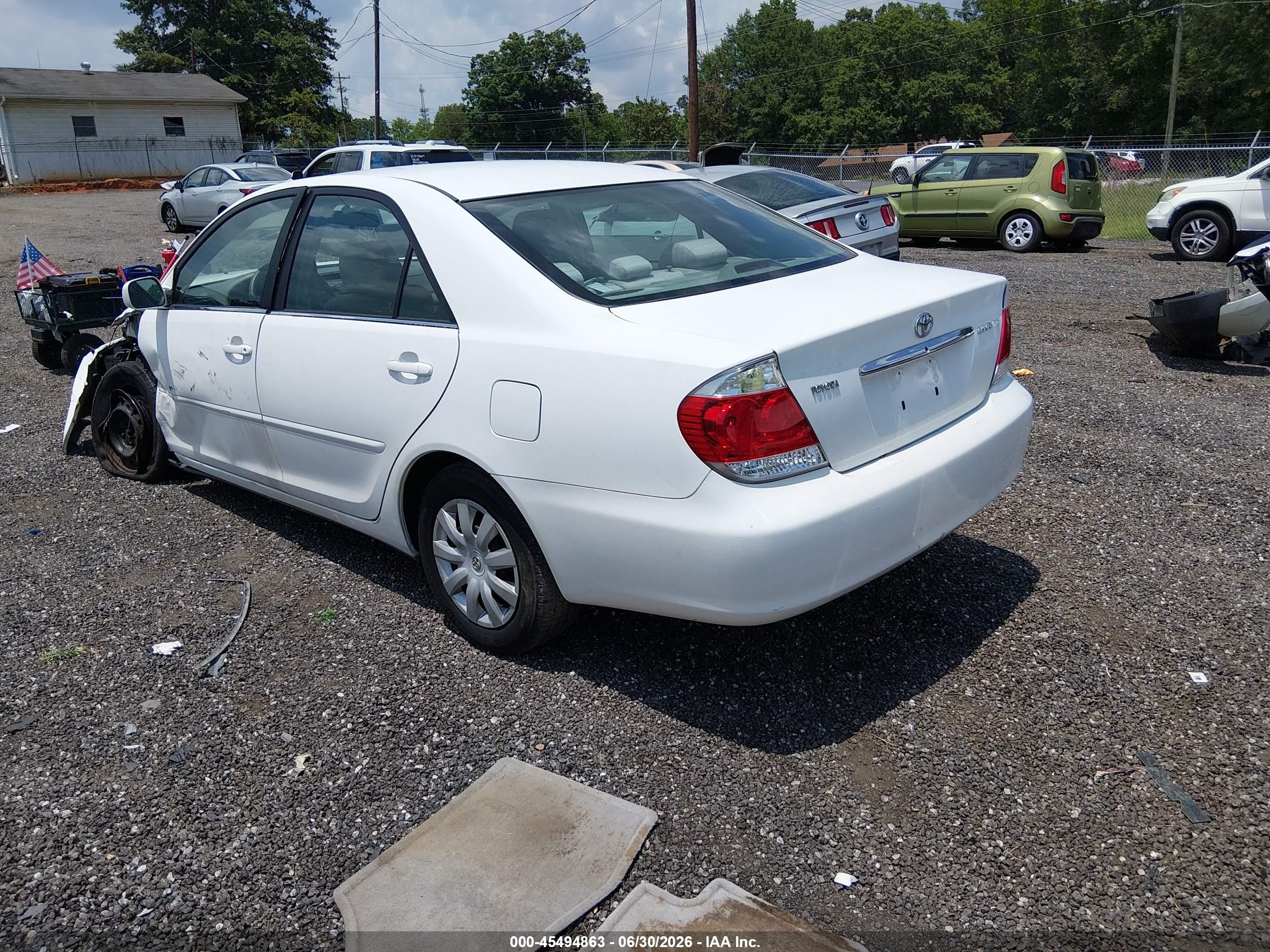 2005 Toyota Camry Le White vin: 4T1BE32K45U611428
