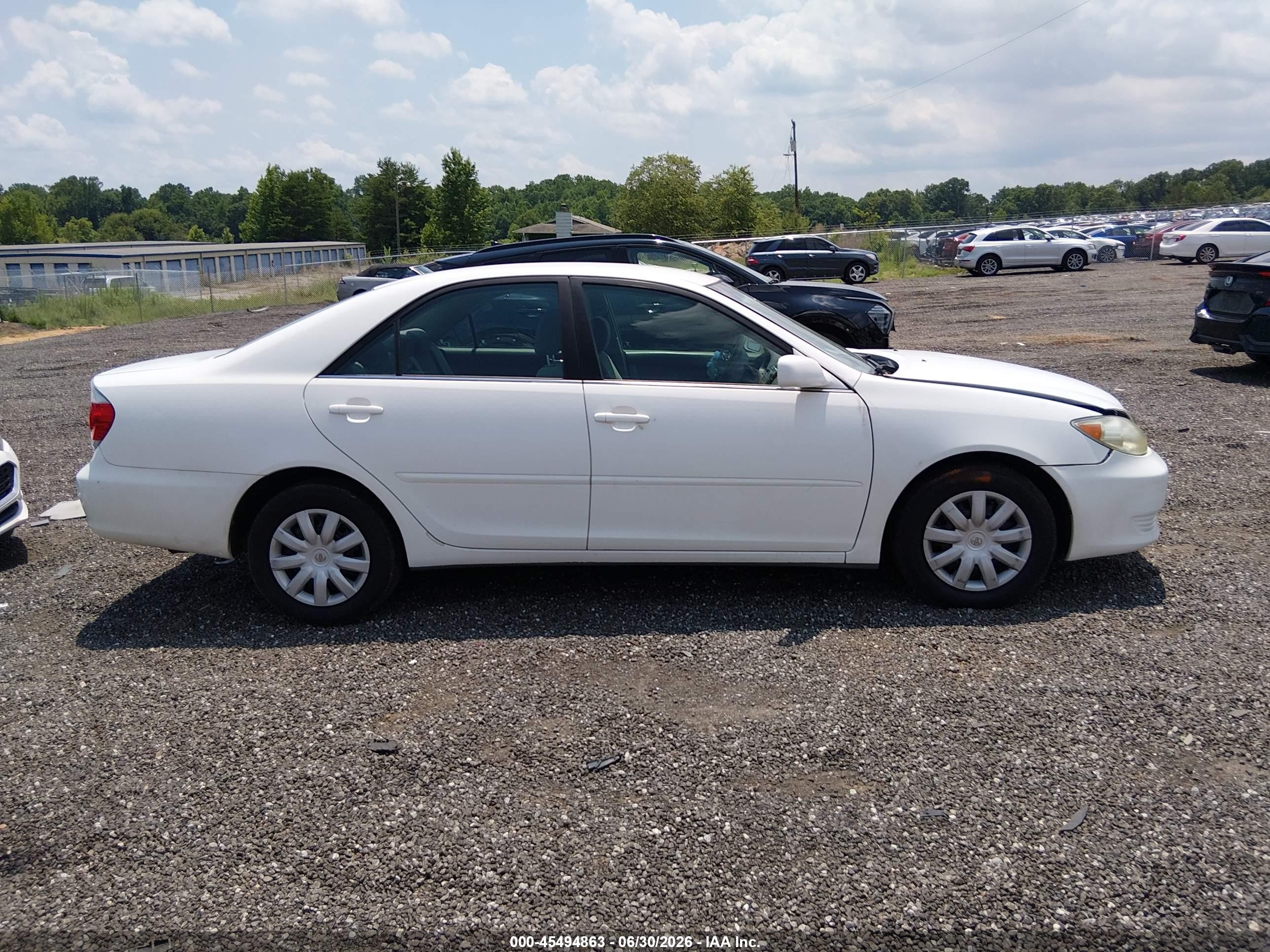 2005 Toyota Camry Le White vin: 4T1BE32K45U611428