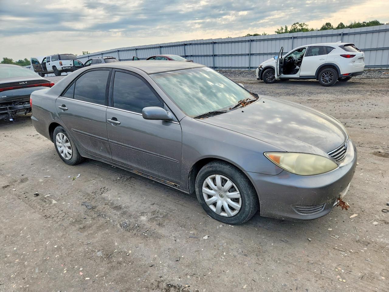2005 Toyota Camry Le Gray vin: 4T1BE32K45U613907