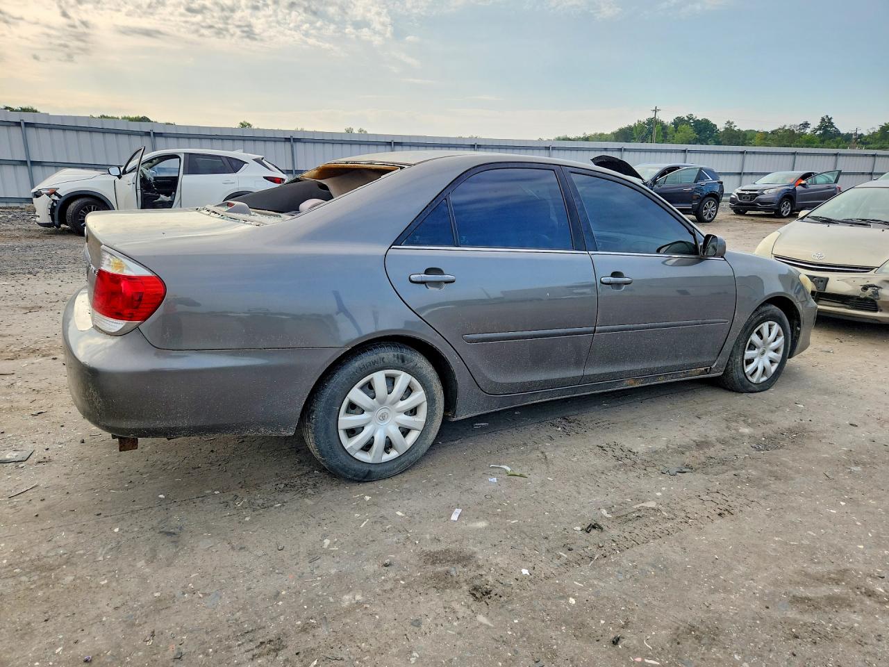 2005 Toyota Camry Le Gray vin: 4T1BE32K45U613907