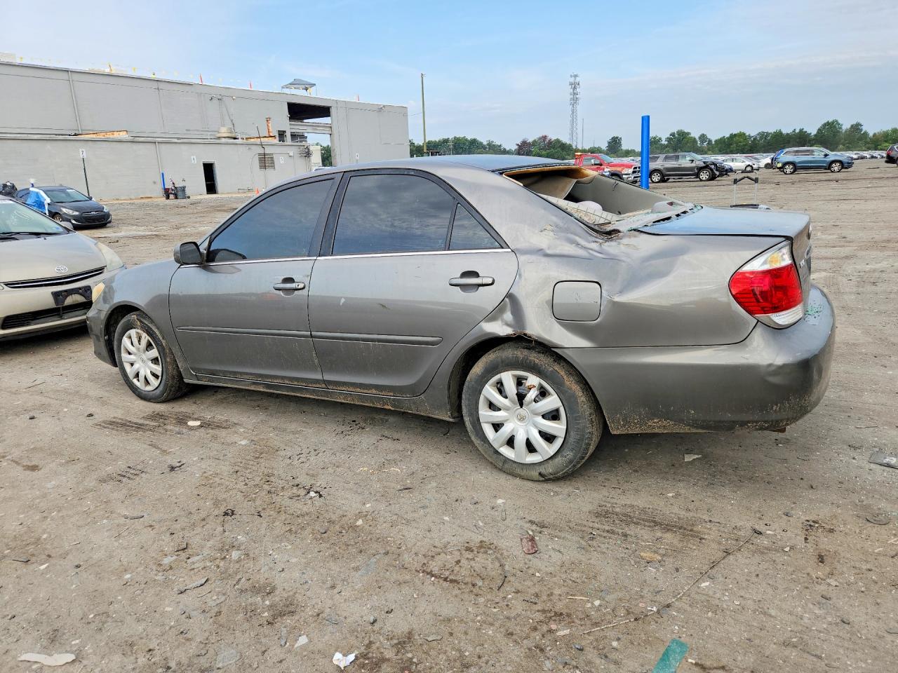 2005 Toyota Camry Le Gray vin: 4T1BE32K45U613907