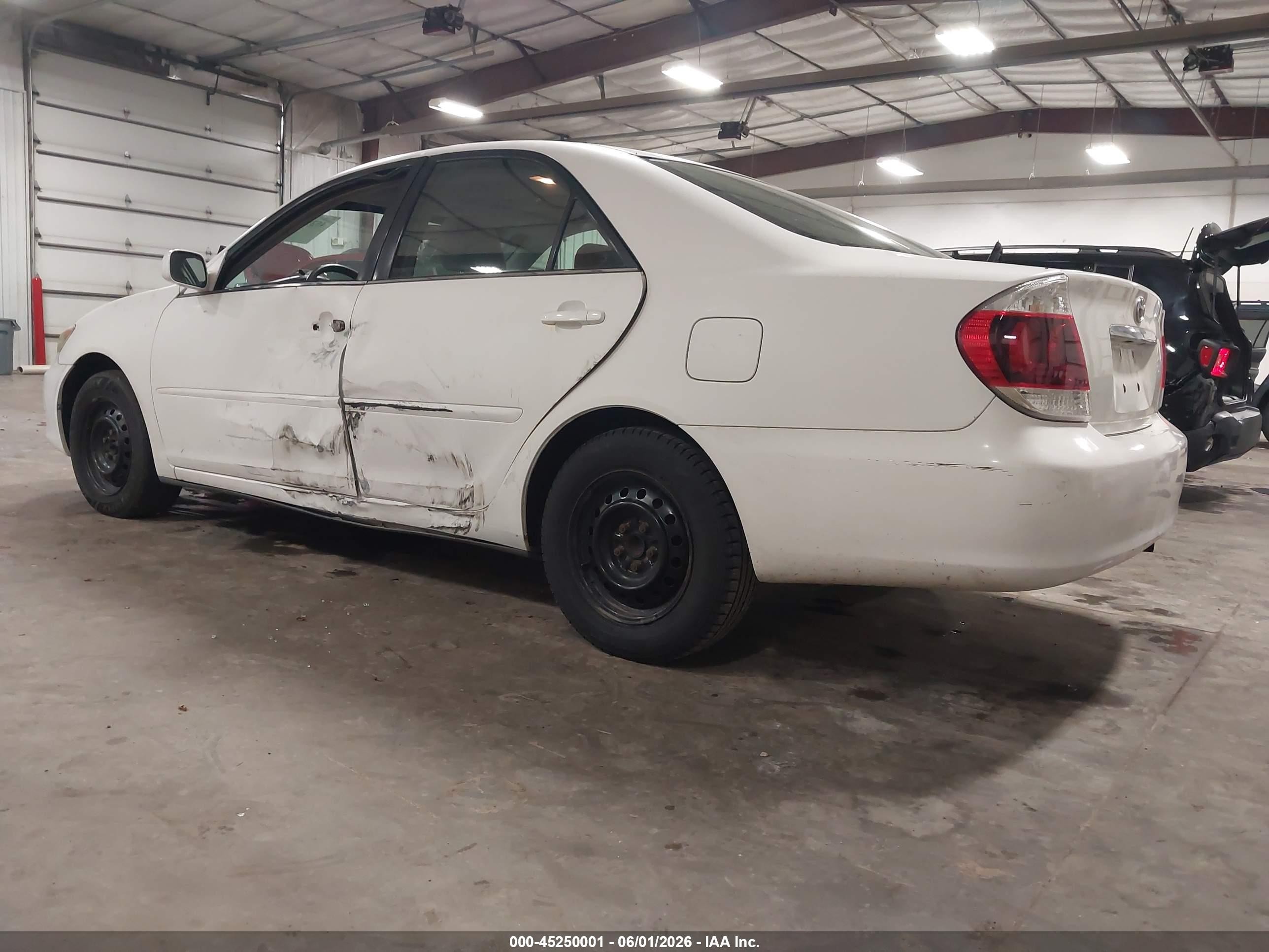 2005 Toyota Camry Le White vin: 4T1BE32K45U623269