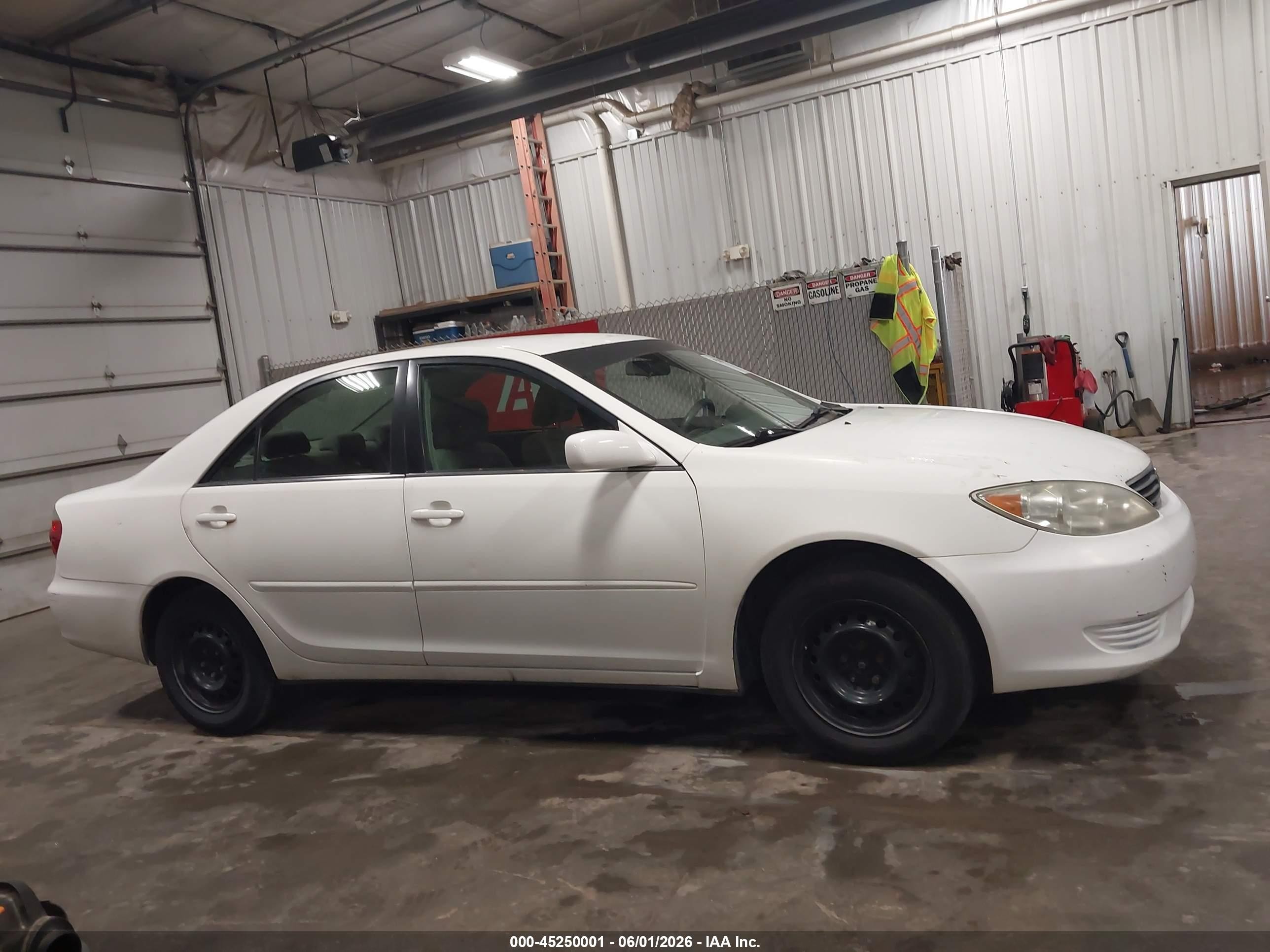 2005 Toyota Camry Le White vin: 4T1BE32K45U623269