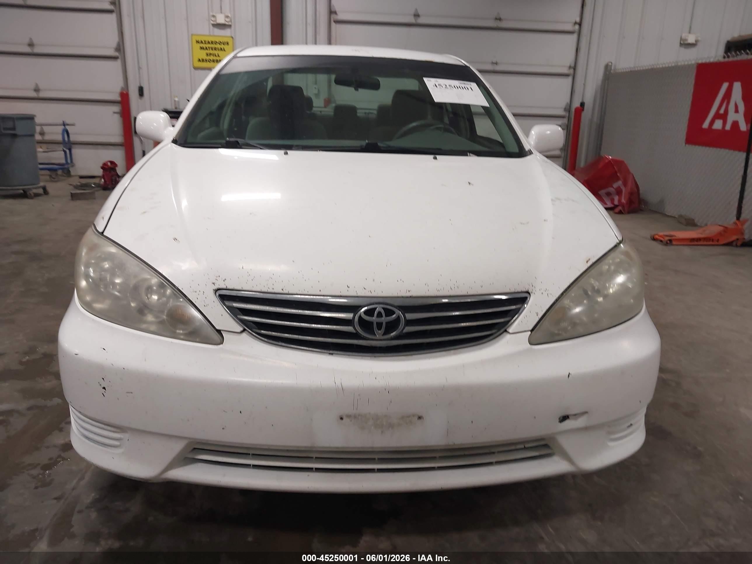 2005 Toyota Camry Le White vin: 4T1BE32K45U623269