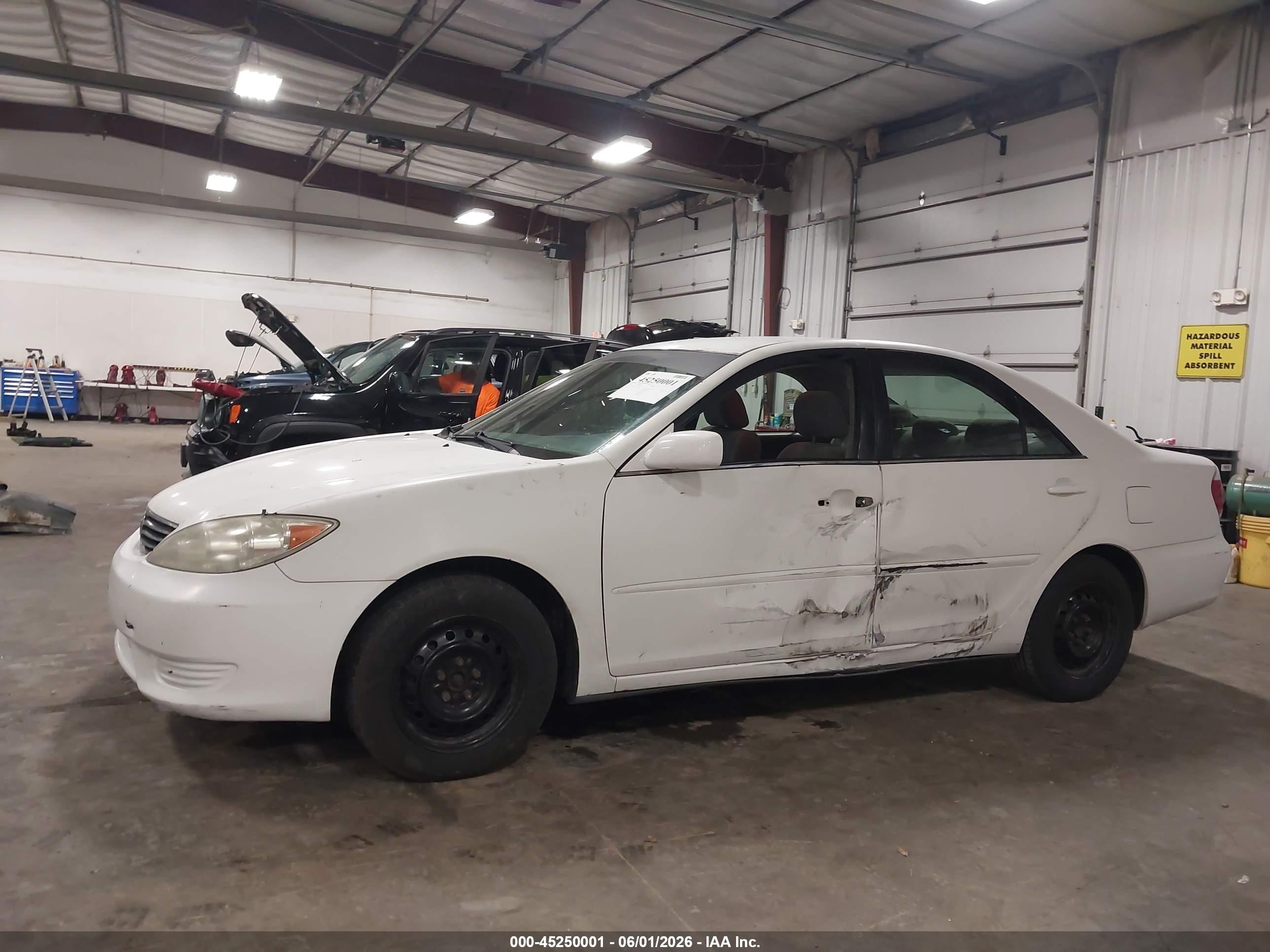 2005 Toyota Camry Le White vin: 4T1BE32K45U623269