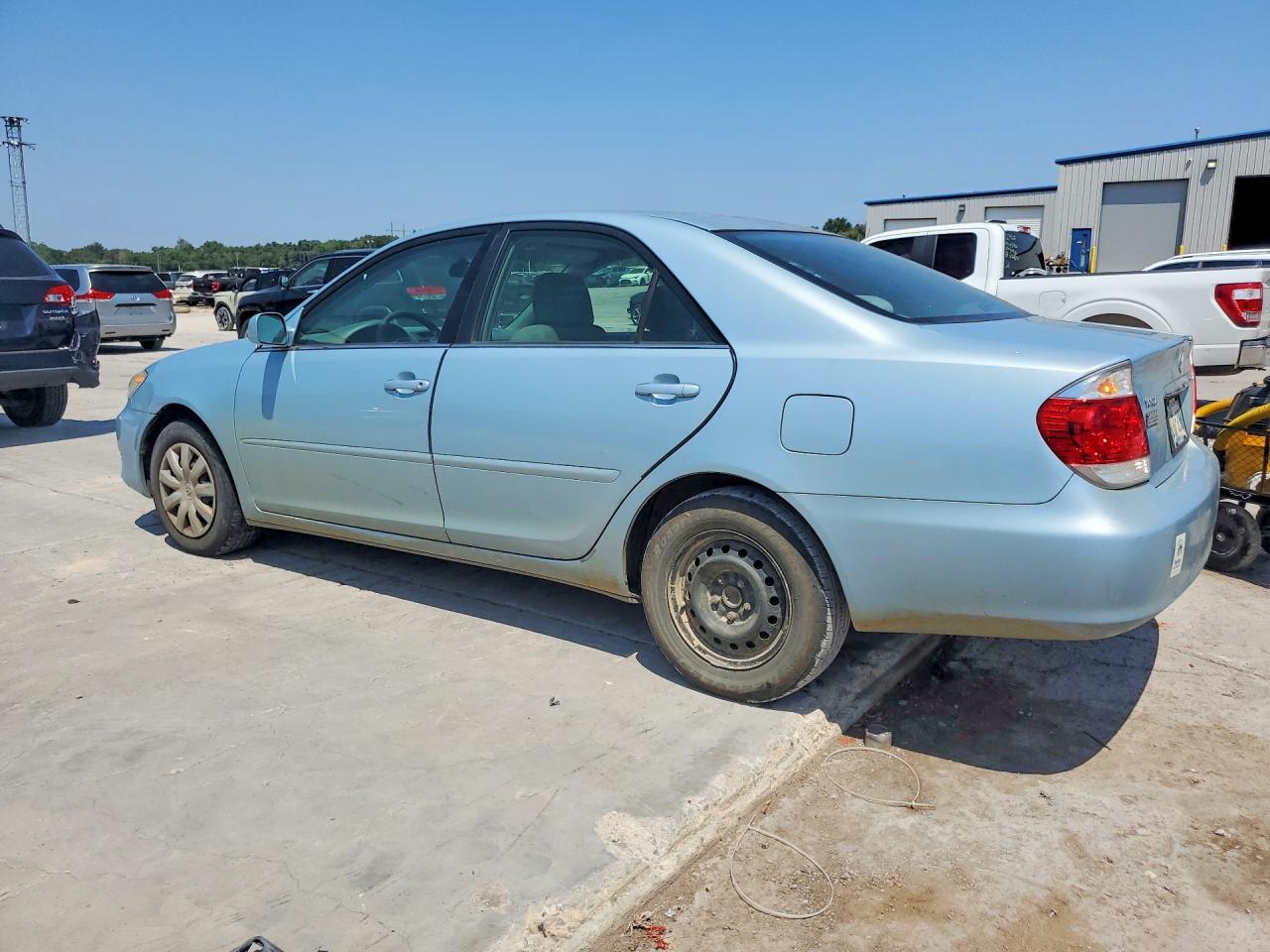 2005 Toyota Camry Le Blue vin: 4T1BE32K45U624907