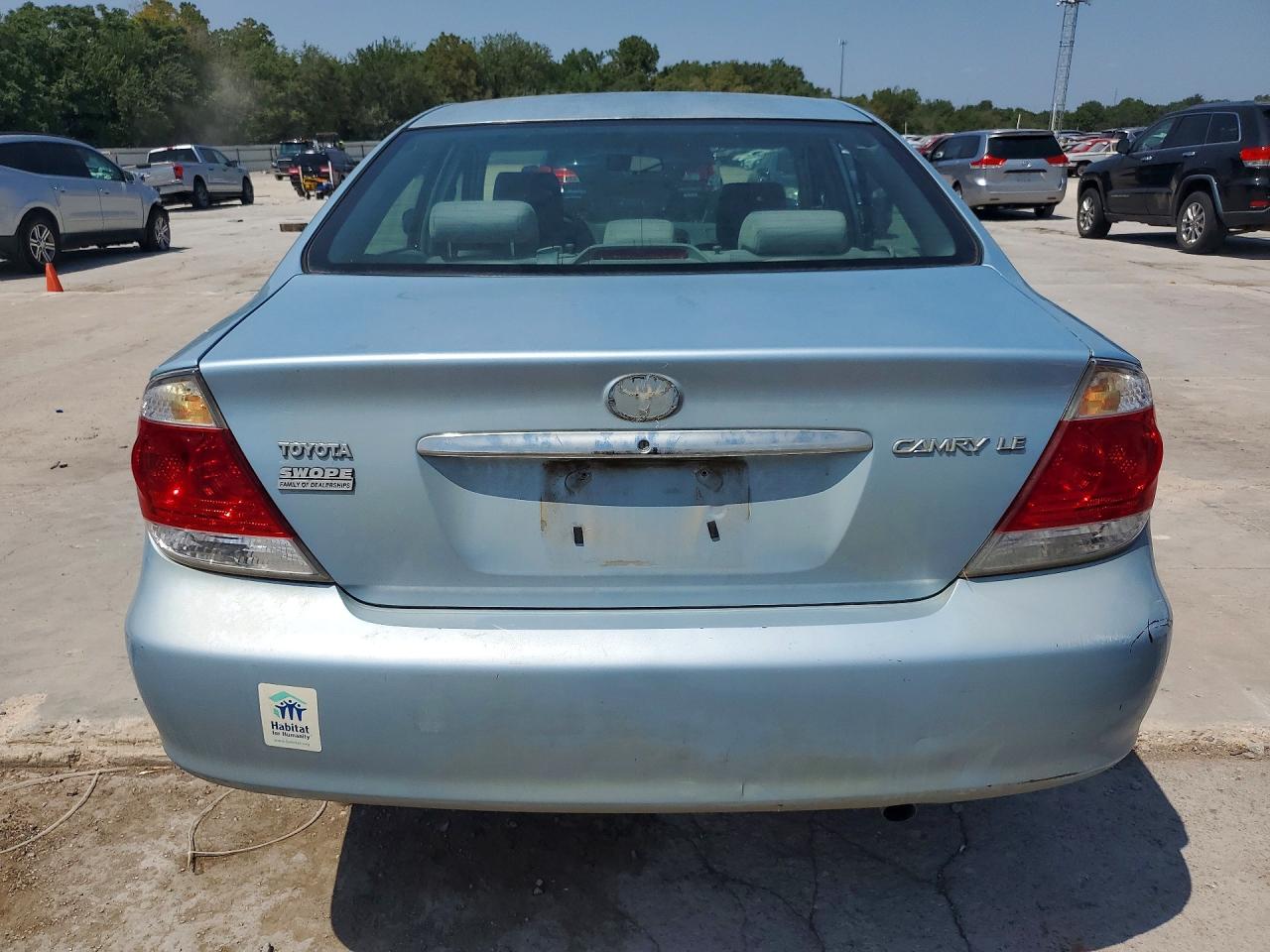 2005 Toyota Camry Le Blue vin: 4T1BE32K45U624907