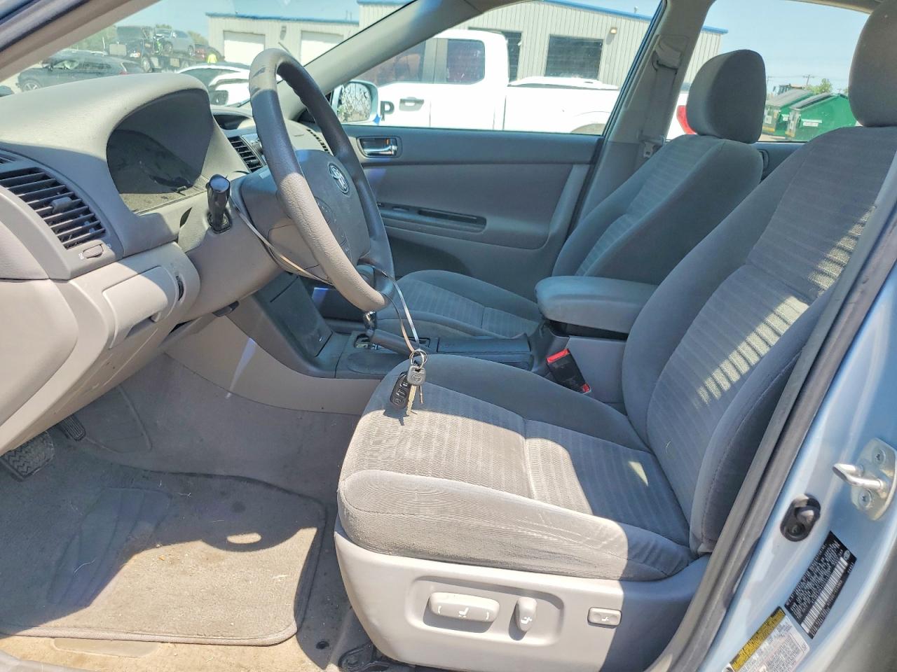 2005 Toyota Camry Le Blue vin: 4T1BE32K45U624907
