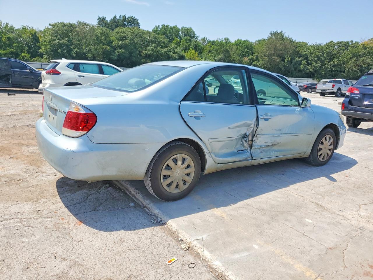2005 Toyota Camry Le Blue vin: 4T1BE32K45U624907
