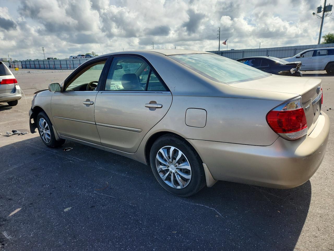 2005 Toyota Camry Xle Gold vin: 4T1BE32K45U947578
