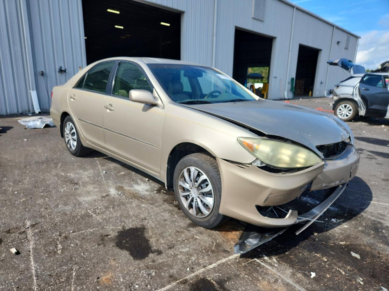 2005 Toyota Camry Xle Gold vin: 4T1BE32K45U947578