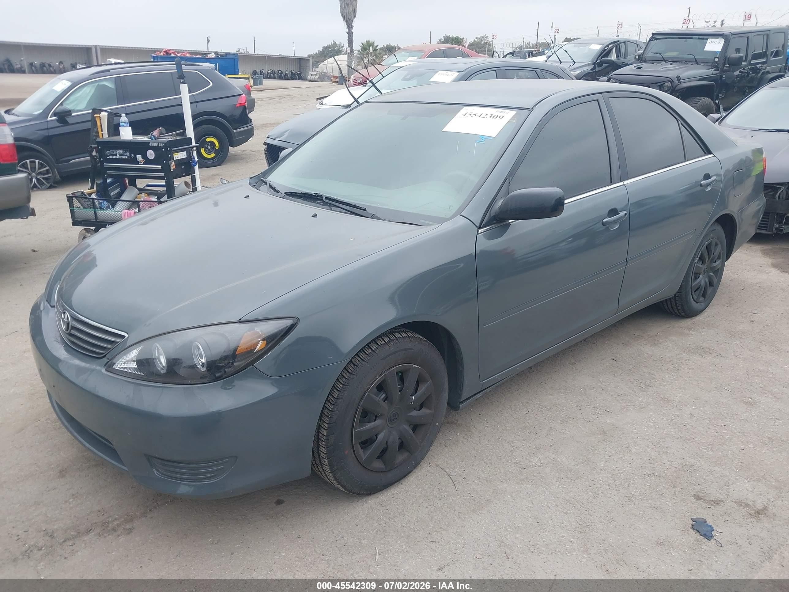 2005 Toyota Camry Le Серый vin: 4T1BE32K45U990737