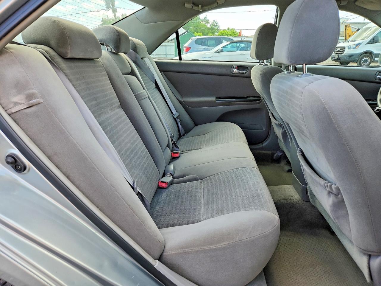 2005 Toyota Camry 4d S Gray vin: 4T1BE32K45U993735