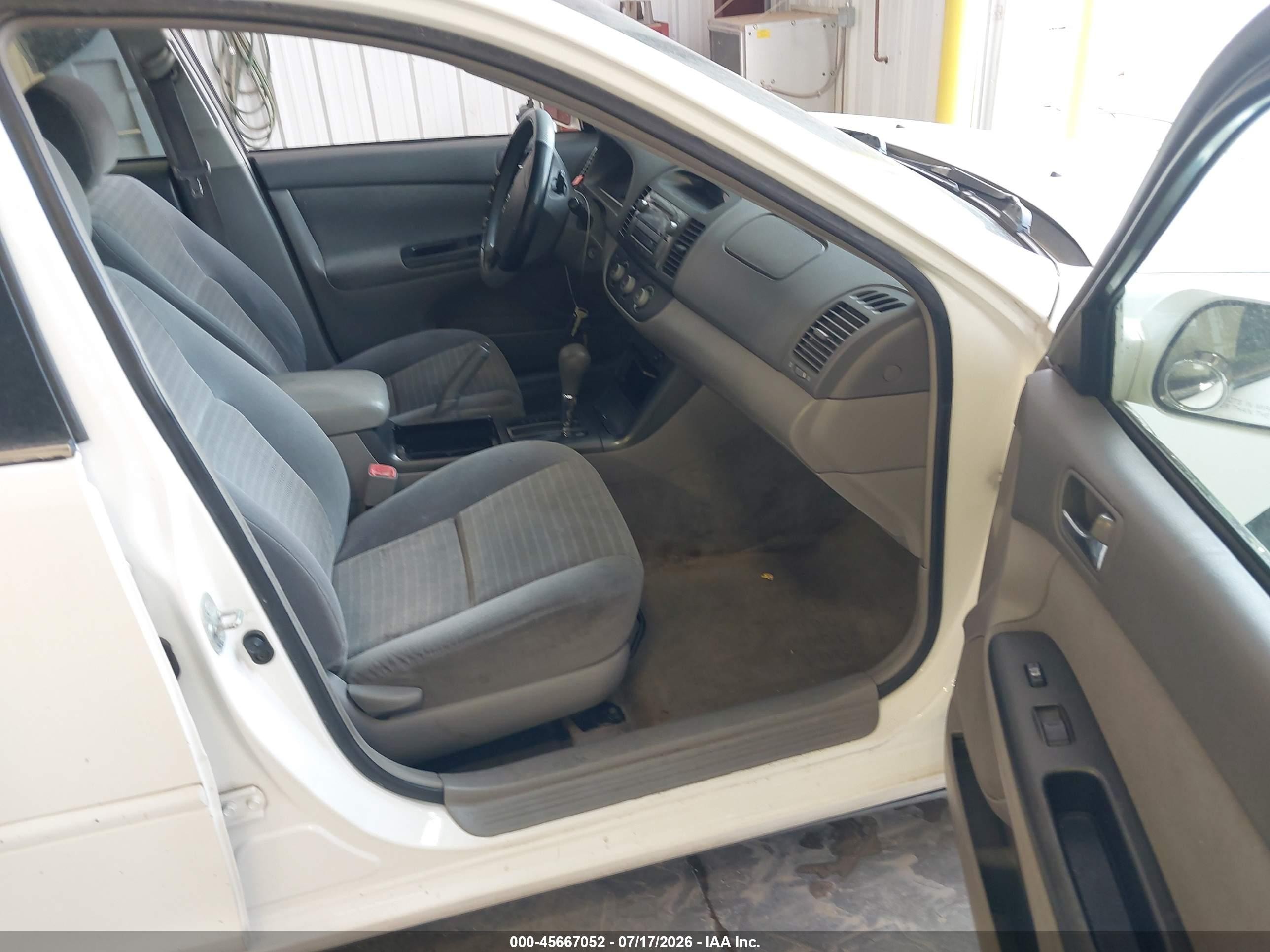 2006 Toyota Camry Le White vin: 4T1BE32K46U676989