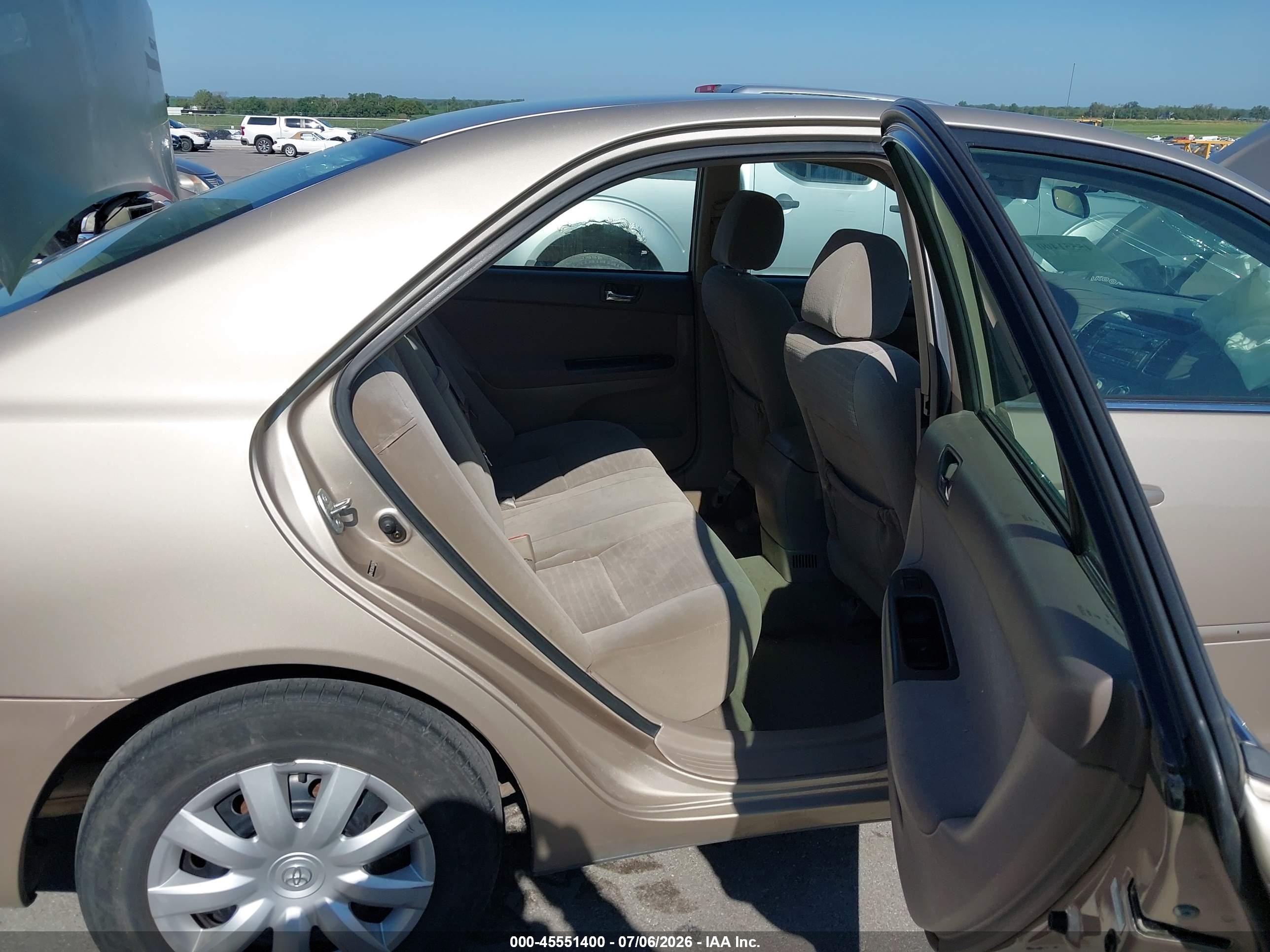 2006 Toyota Camry Le Gold vin: 4T1BE32K46U747799