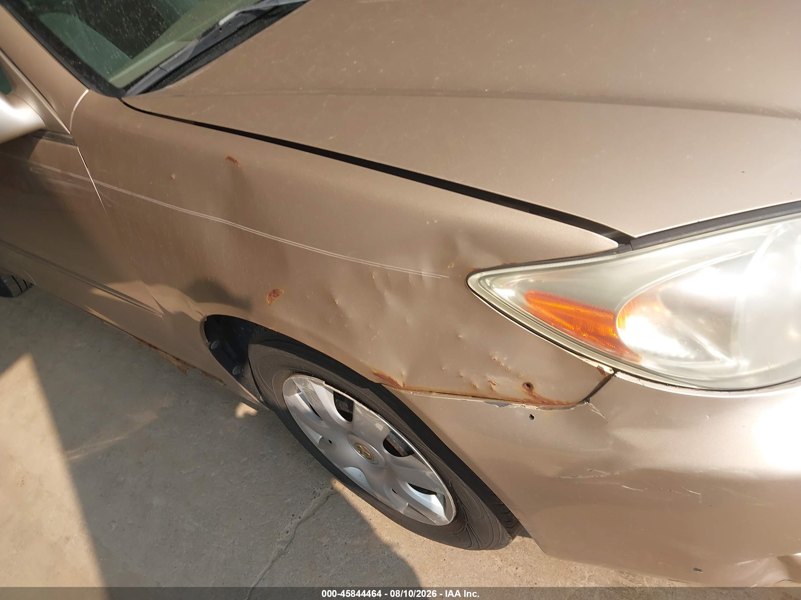 2002 Toyota Camry Le Gold vin: 4T1BE32K52U076170