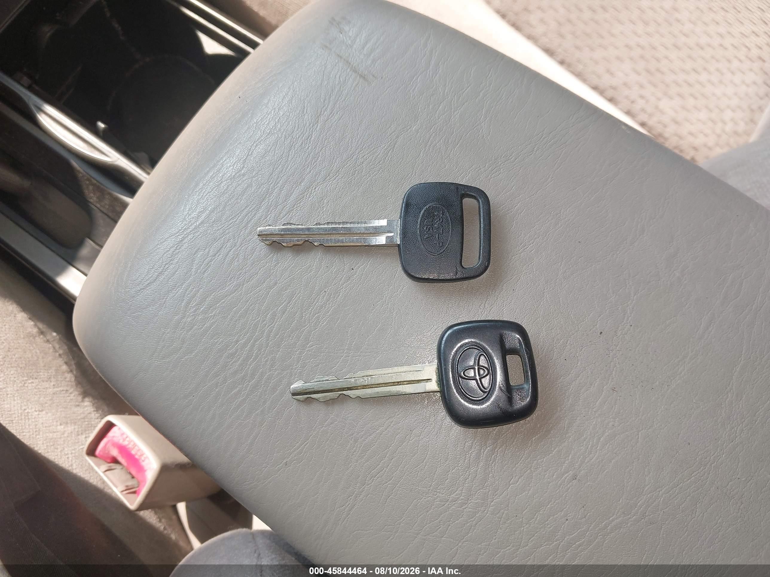2002 Toyota Camry Le Gold vin: 4T1BE32K52U076170