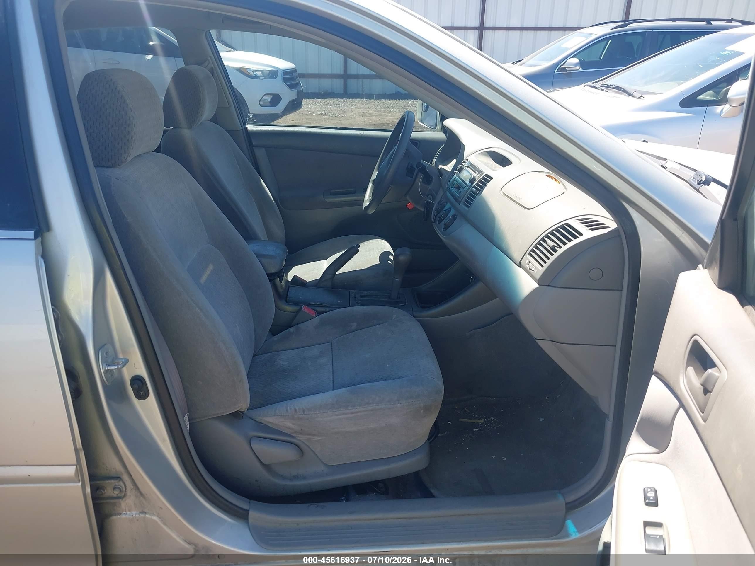 2002 Toyota Camry Le Silver vin: 4T1BE32K52U104338