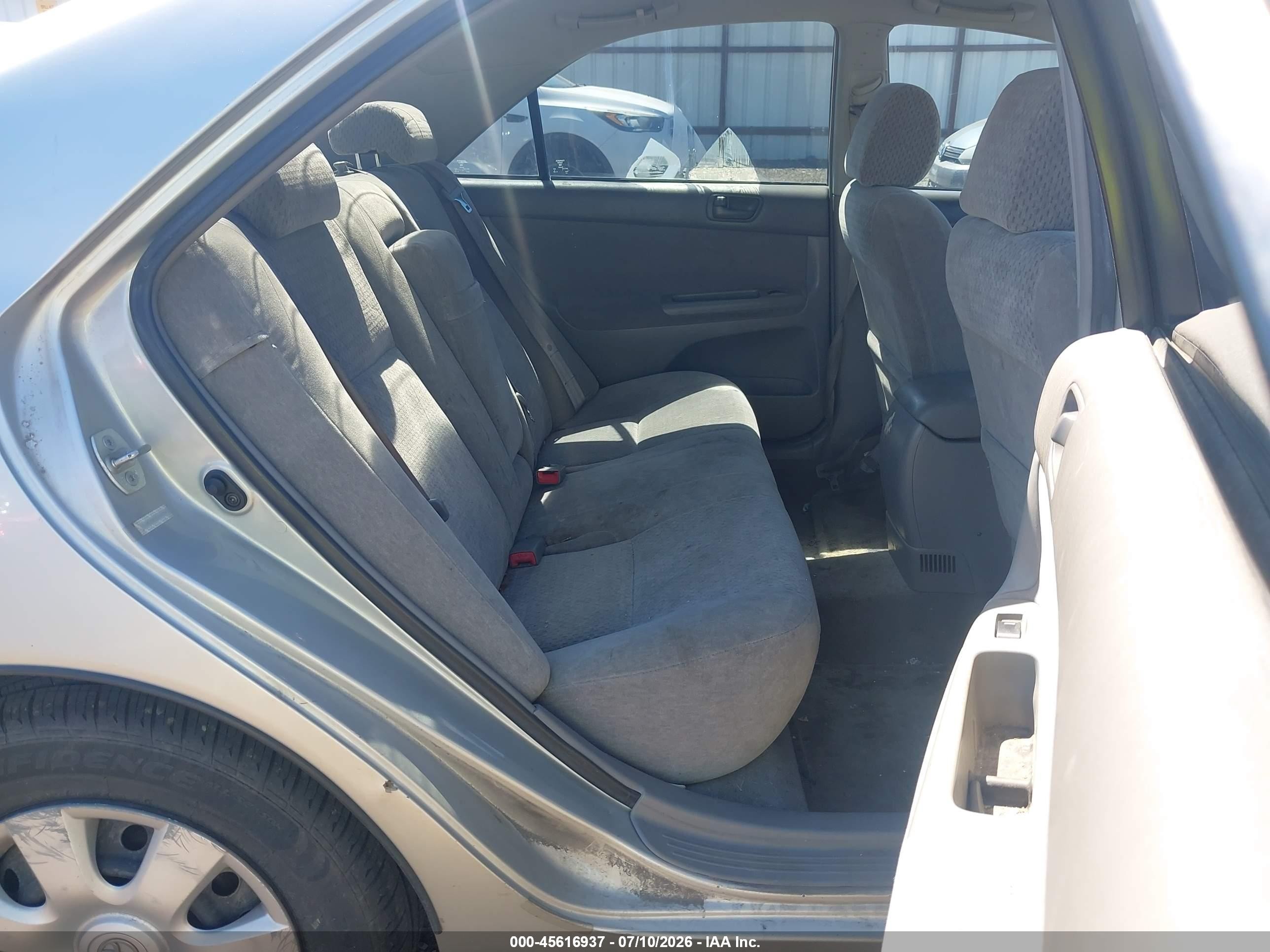 2002 Toyota Camry Le Silver vin: 4T1BE32K52U104338