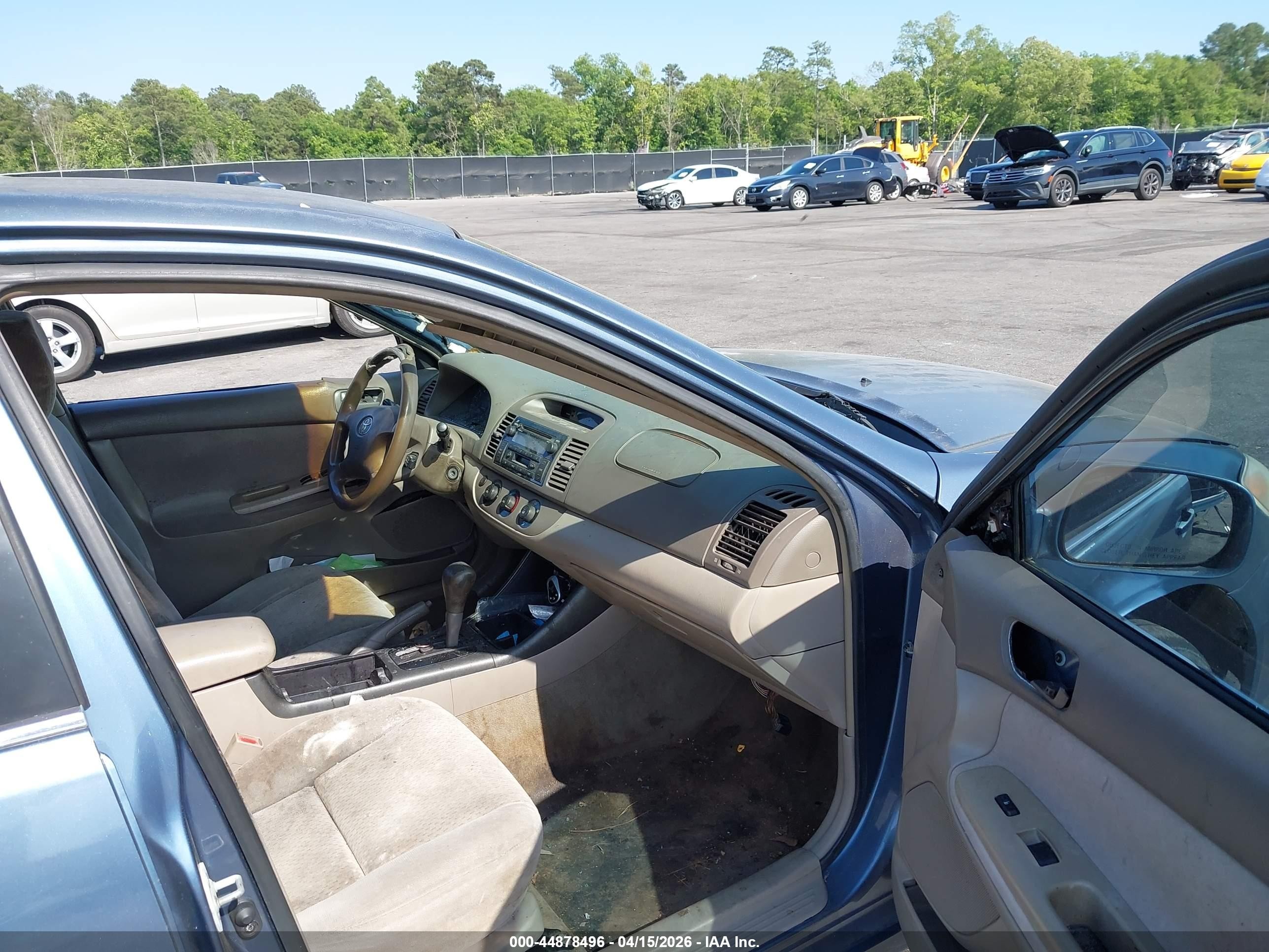 2002 Toyota Camry Le Blue vin: 4T1BE32K52U500284
