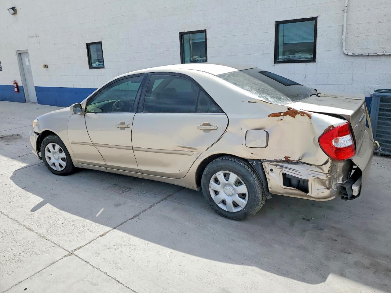 2002 Toyota Corolla Золотой vin: 4T1BE32K52U567015