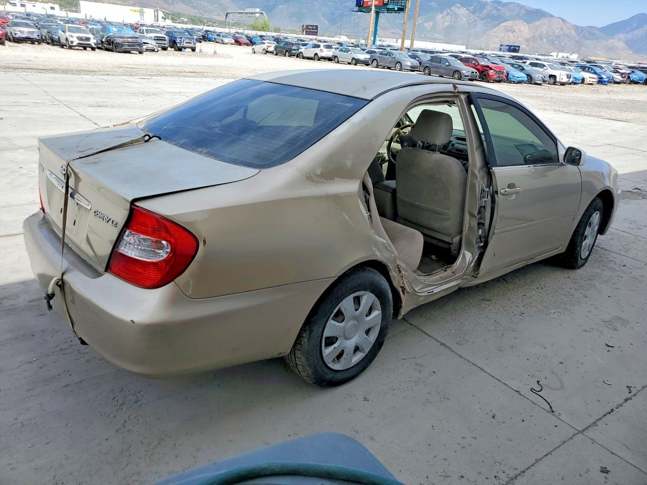 2002 Toyota Corolla Золотой vin: 4T1BE32K52U567015