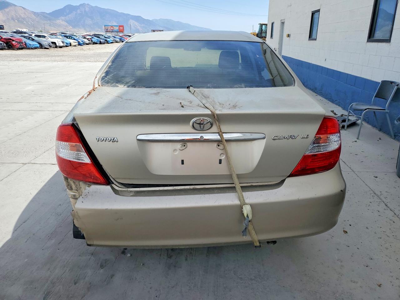 2002 Toyota Corolla Золотой vin: 4T1BE32K52U567015