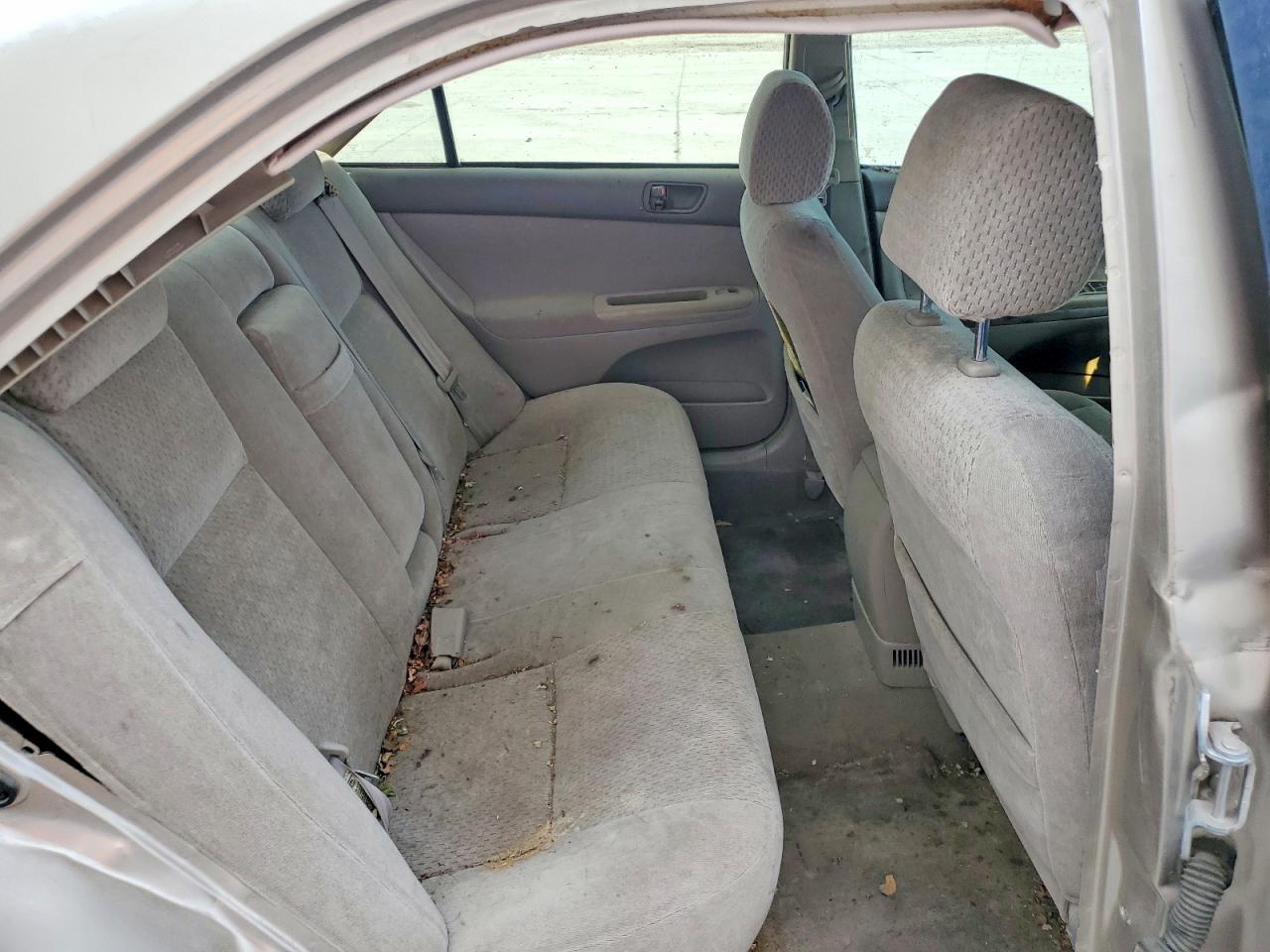 2002 Toyota Corolla Золотой vin: 4T1BE32K52U567015