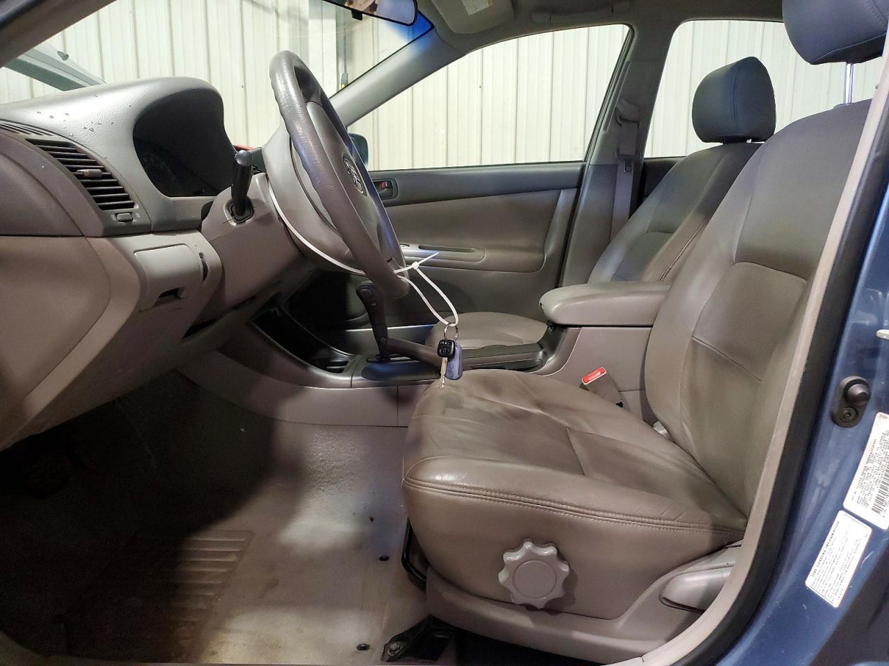 2002 Toyota Camry Le Blue vin: 4T1BE32K52U602183