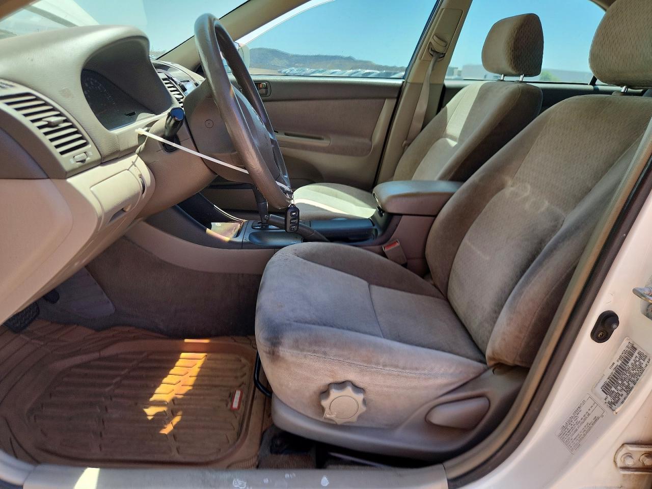 2003 Toyota Camry Le White vin: 4T1BE32K53U128429