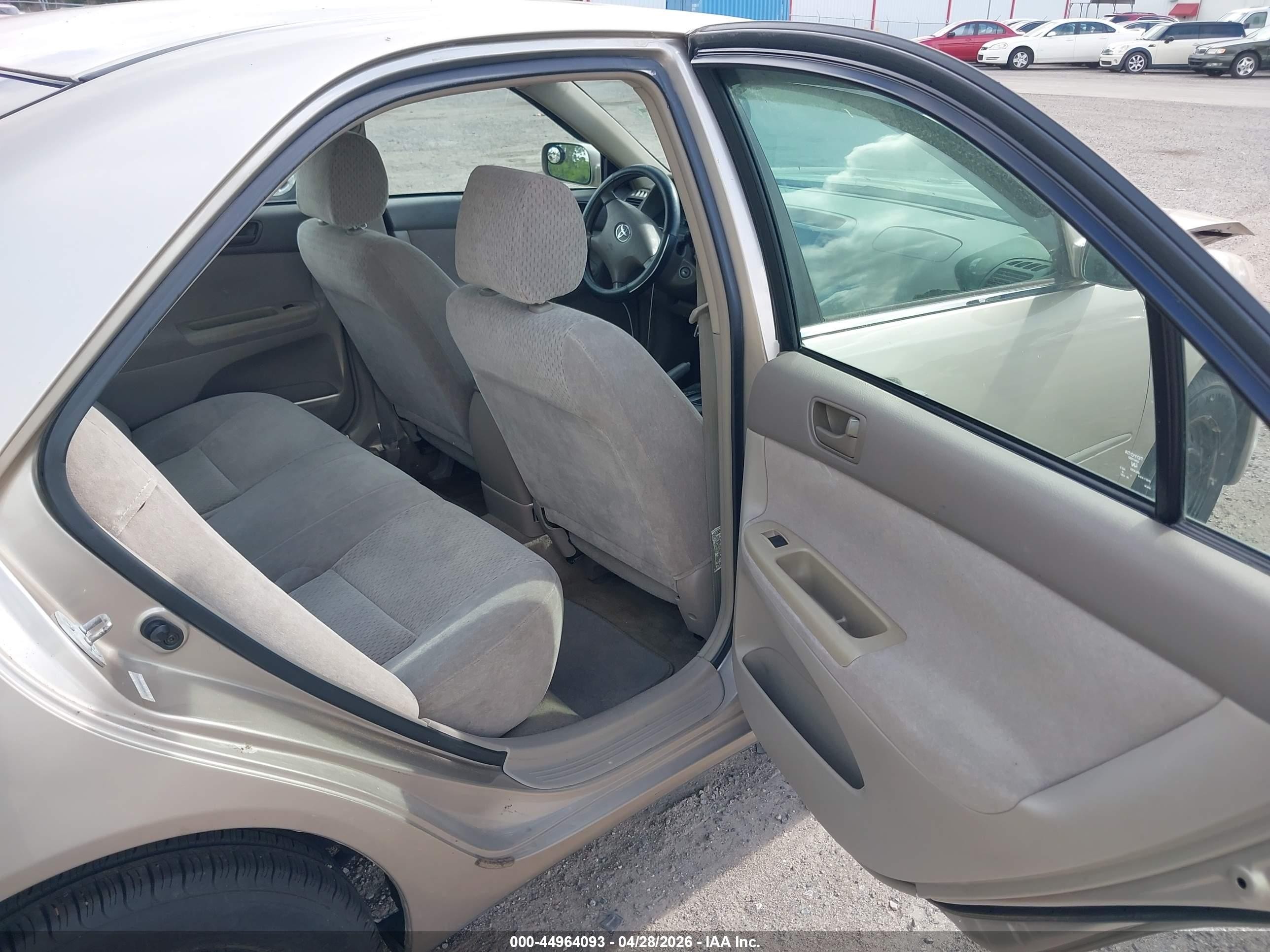 2003 Toyota Camry Le Gold vin: 4T1BE32K53U664541