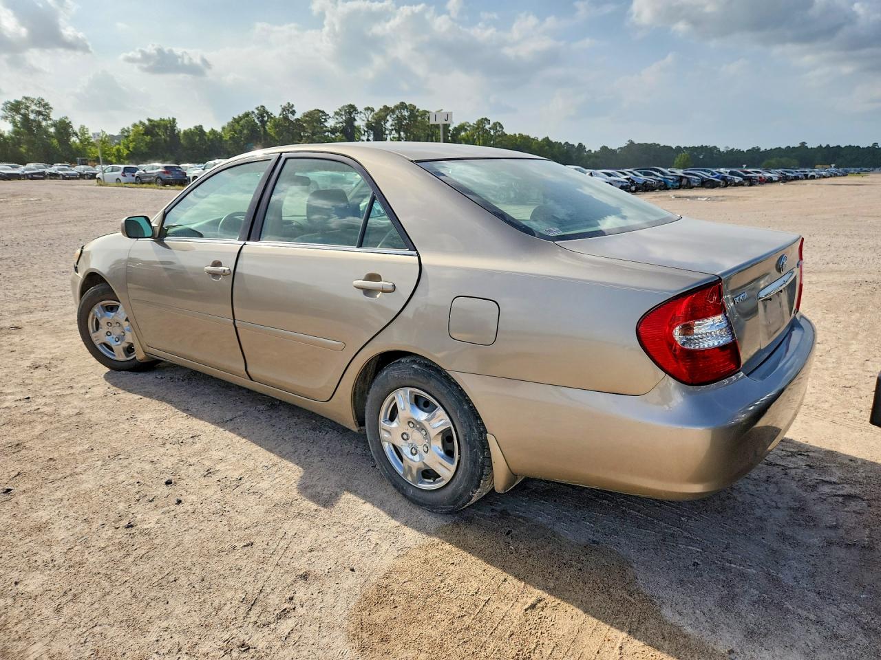 2003 Toyota Camry Le Gold vin: 4T1BE32K53U747564