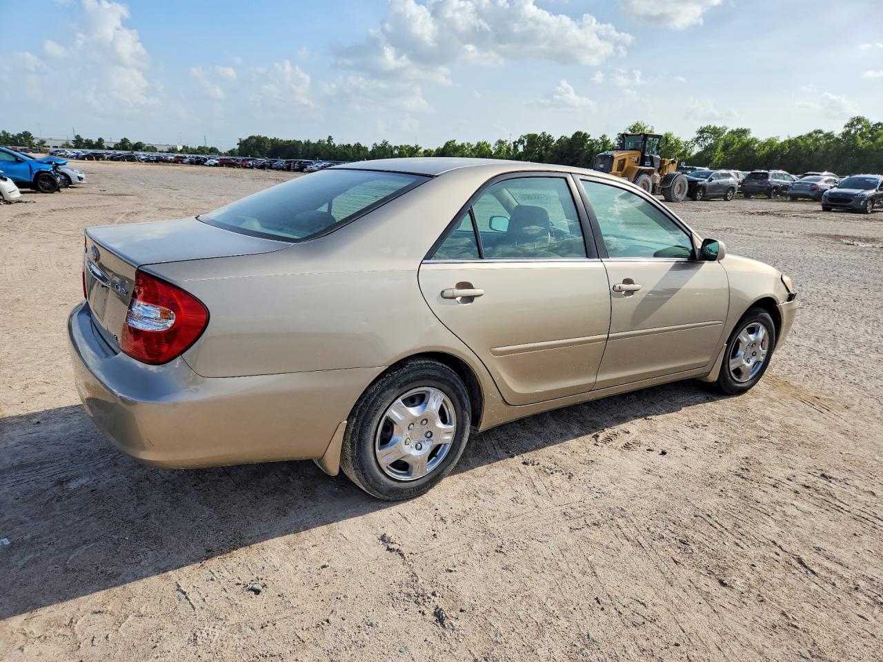 2003 Toyota Camry Le Gold vin: 4T1BE32K53U747564