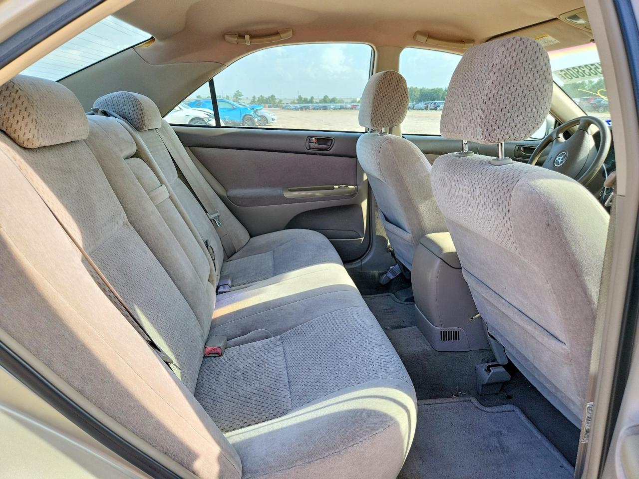 2003 Toyota Camry Le Gold vin: 4T1BE32K53U747564